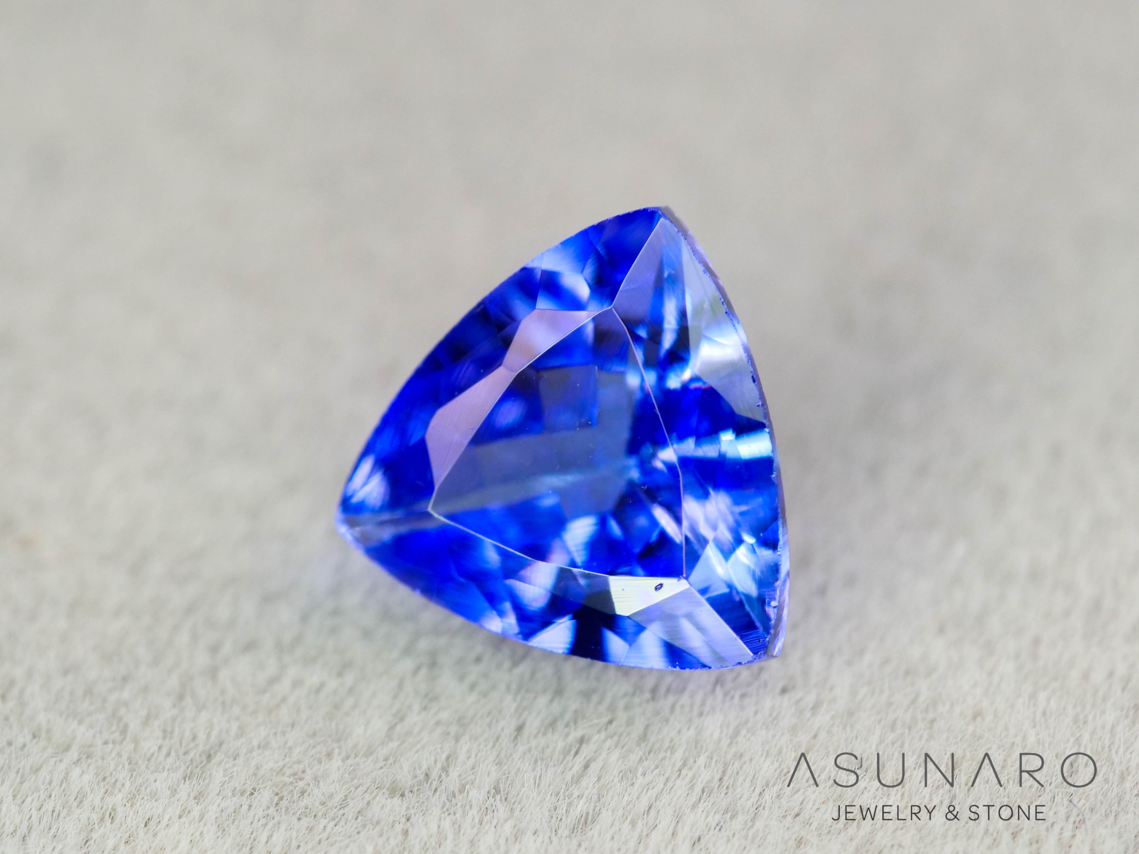 タンザナイト　トリリアントカット　タンザニア産　0.77ct【260130-3167】