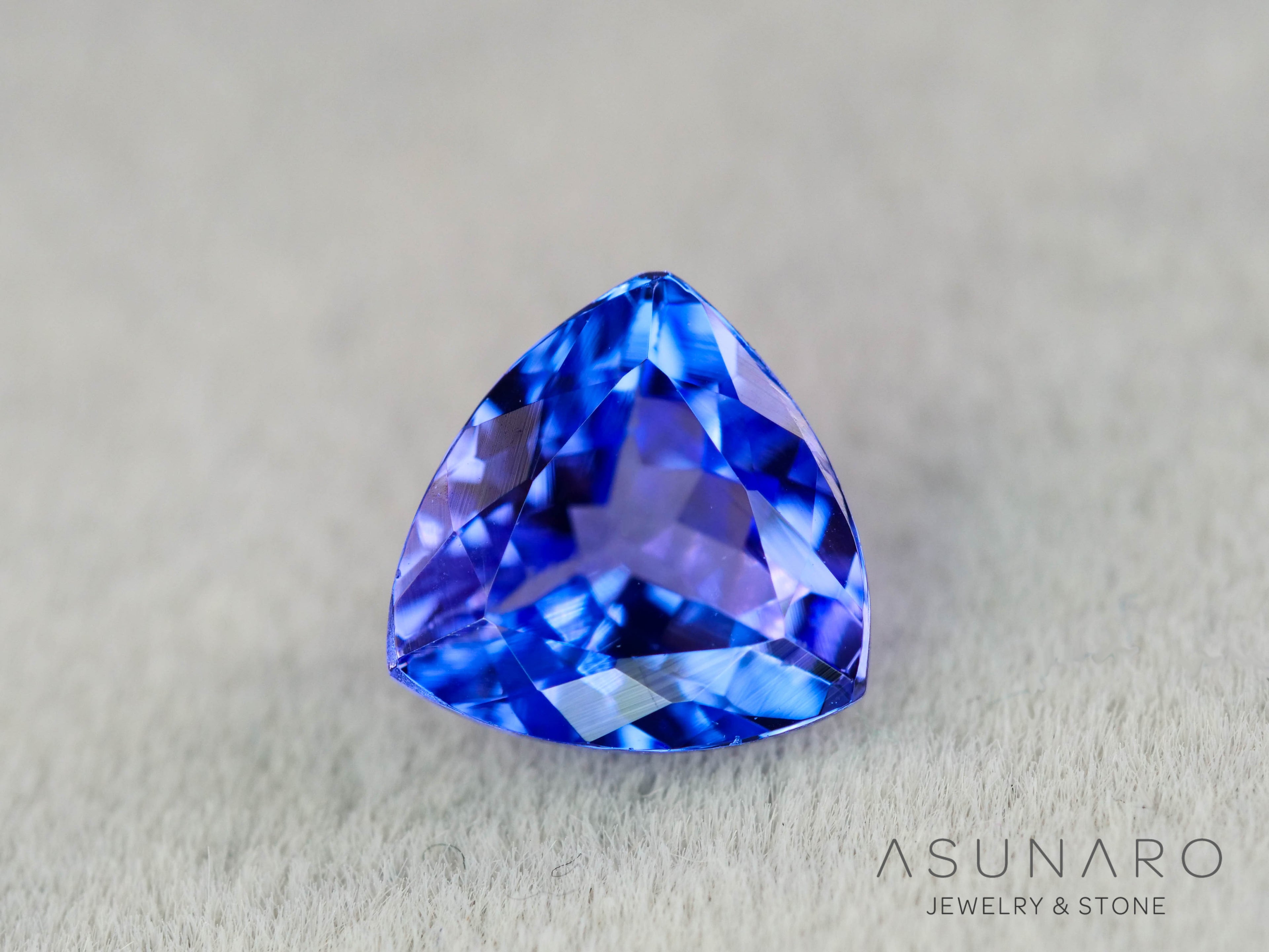 タンザナイト　トリリアントカット　タンザニア産　0.85ct【260130-3168】