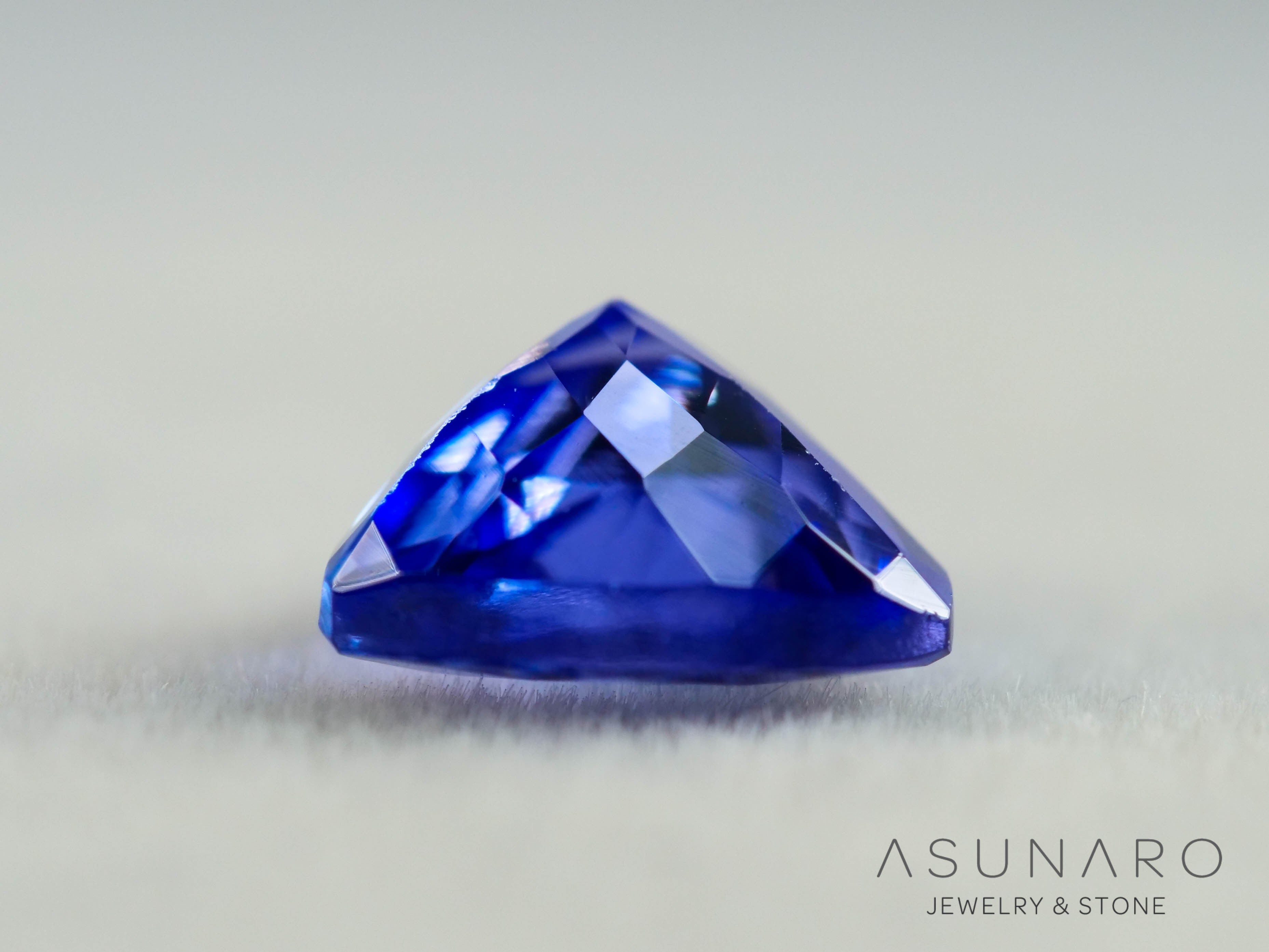 タンザナイト トリリアントカット タンザニア産 0.85ct【260130-3168