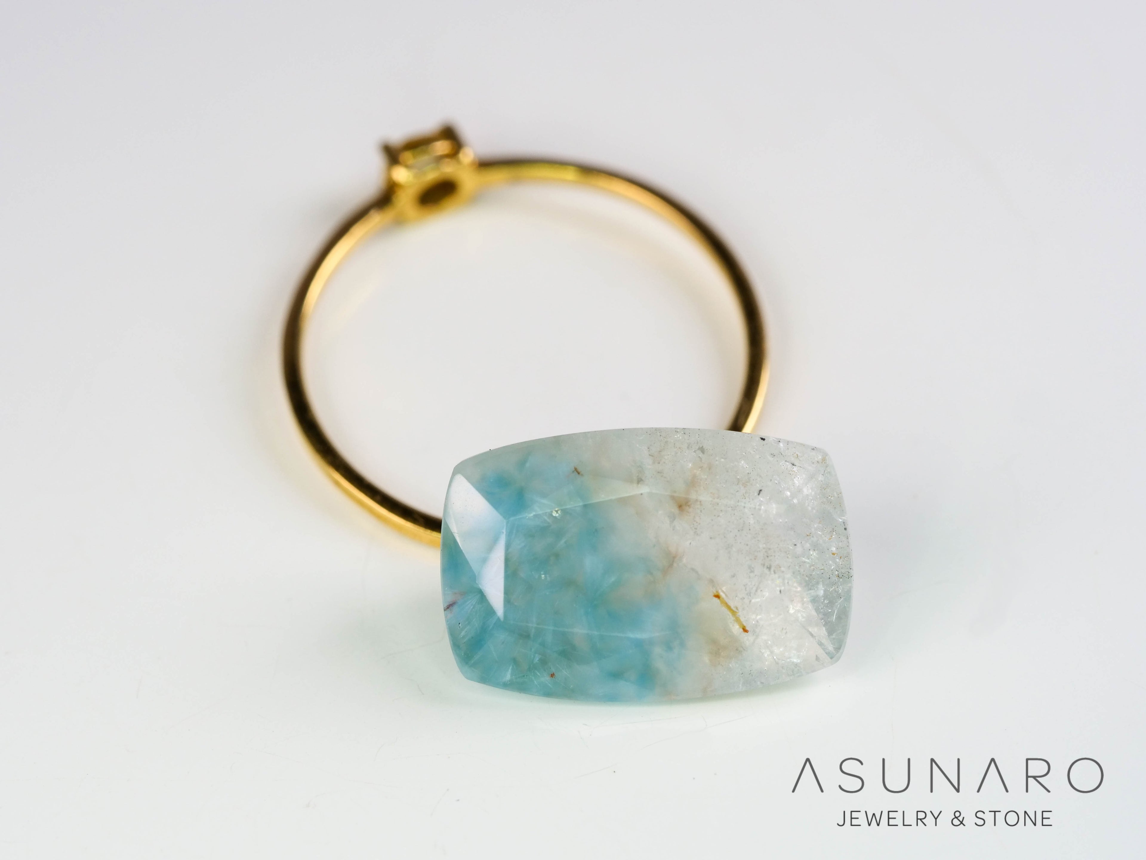 ギラライトインクォーツ　クッションカット　ブラジル産 　5.58ct 【251117-3142】