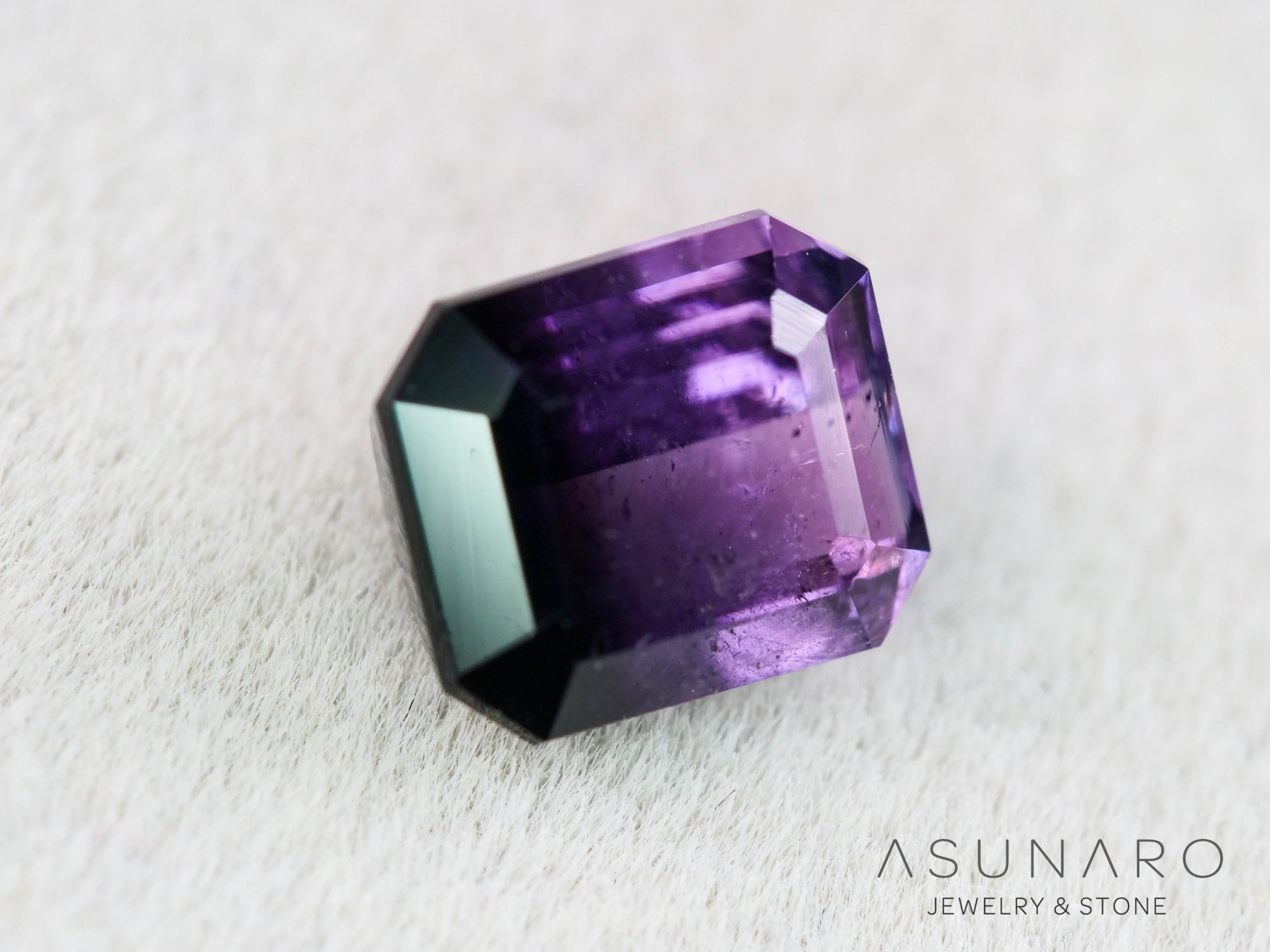 パープルバイカラートルマリン　エメラルドカット　アフガニスタン産　0.78ct【251121-3020】