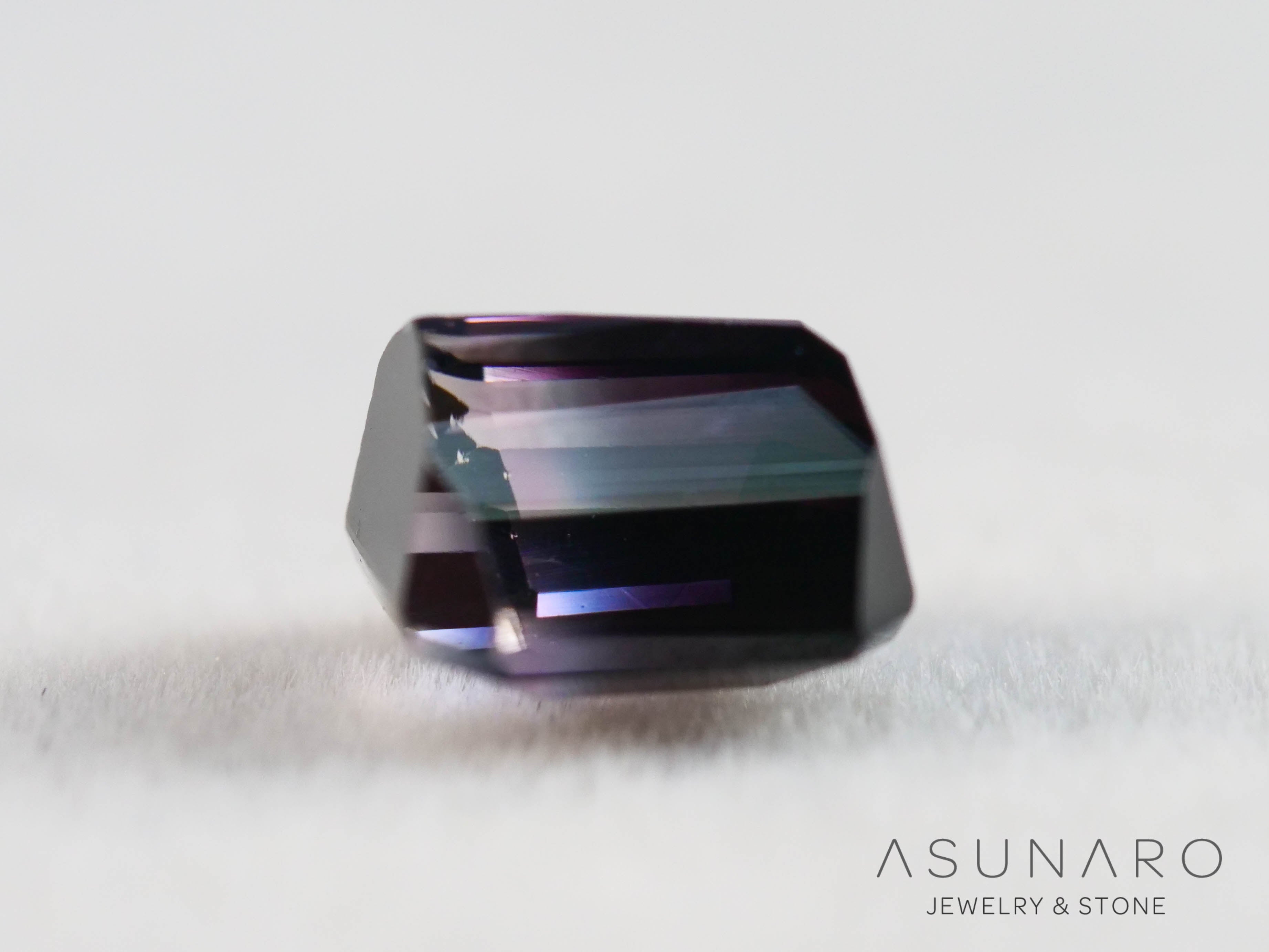 パープルバイカラートルマリン　エメラルドカット　アフガニスタン産　0.76ct【251121-3017】