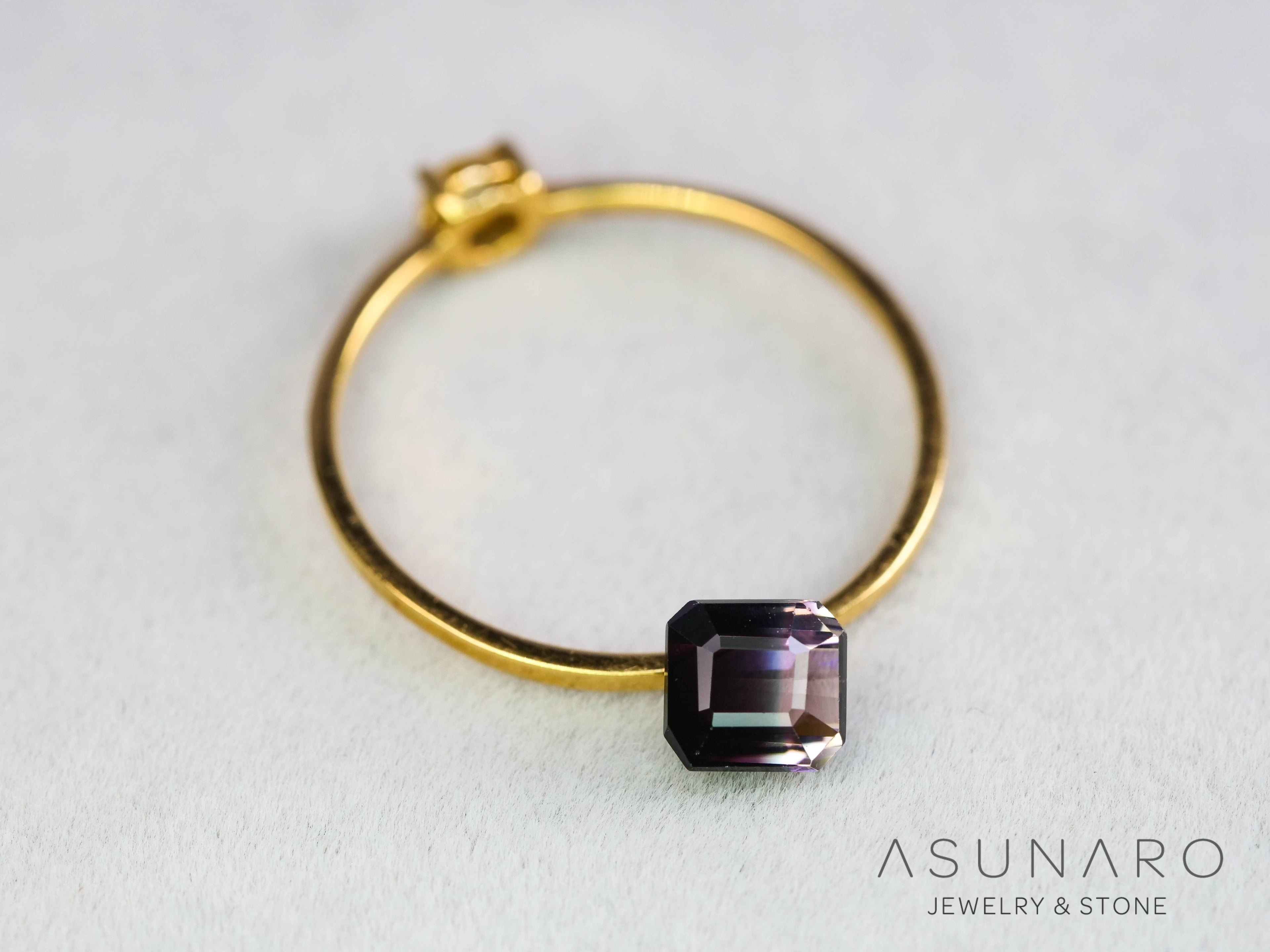 パープルバイカラートルマリン　エメラルドカット　アフガニスタン産　0.76ct【251121-3017】