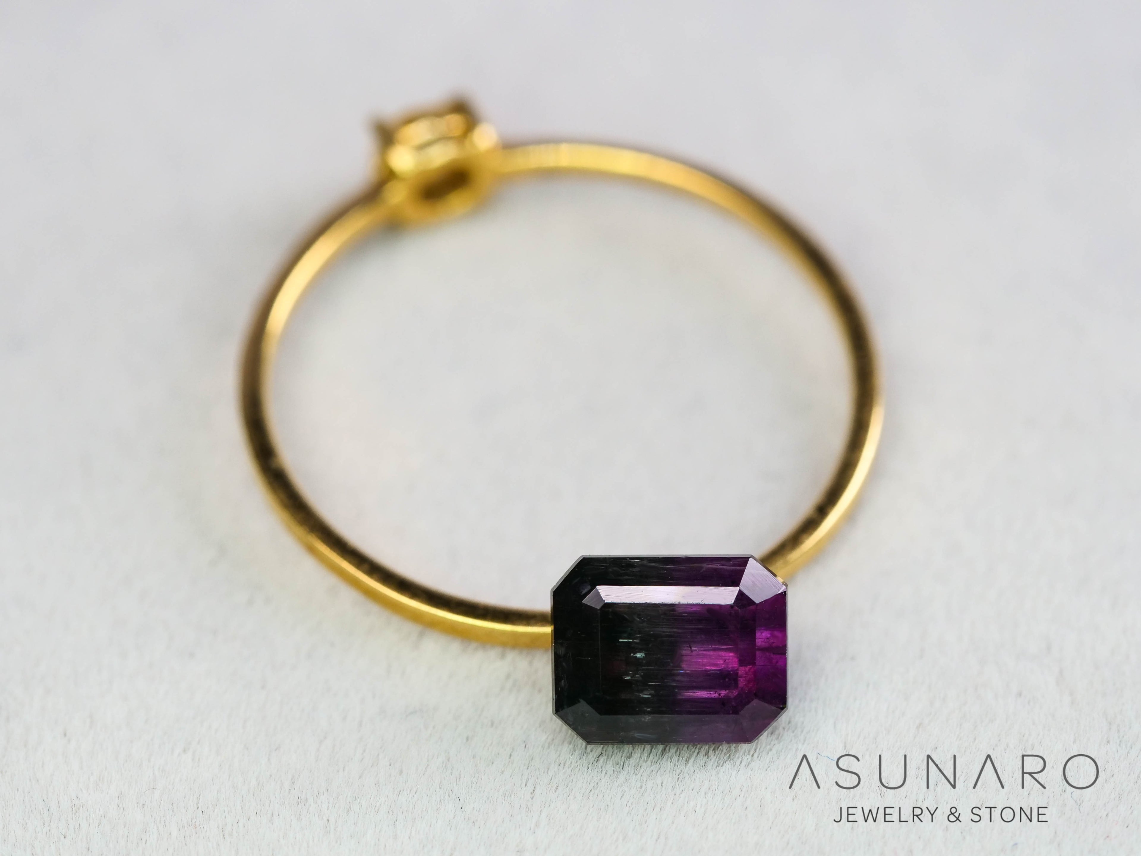 パープルバイカラートルマリン　エメラルドカット　アフガニスタン産　1.06ct【251121-3015】