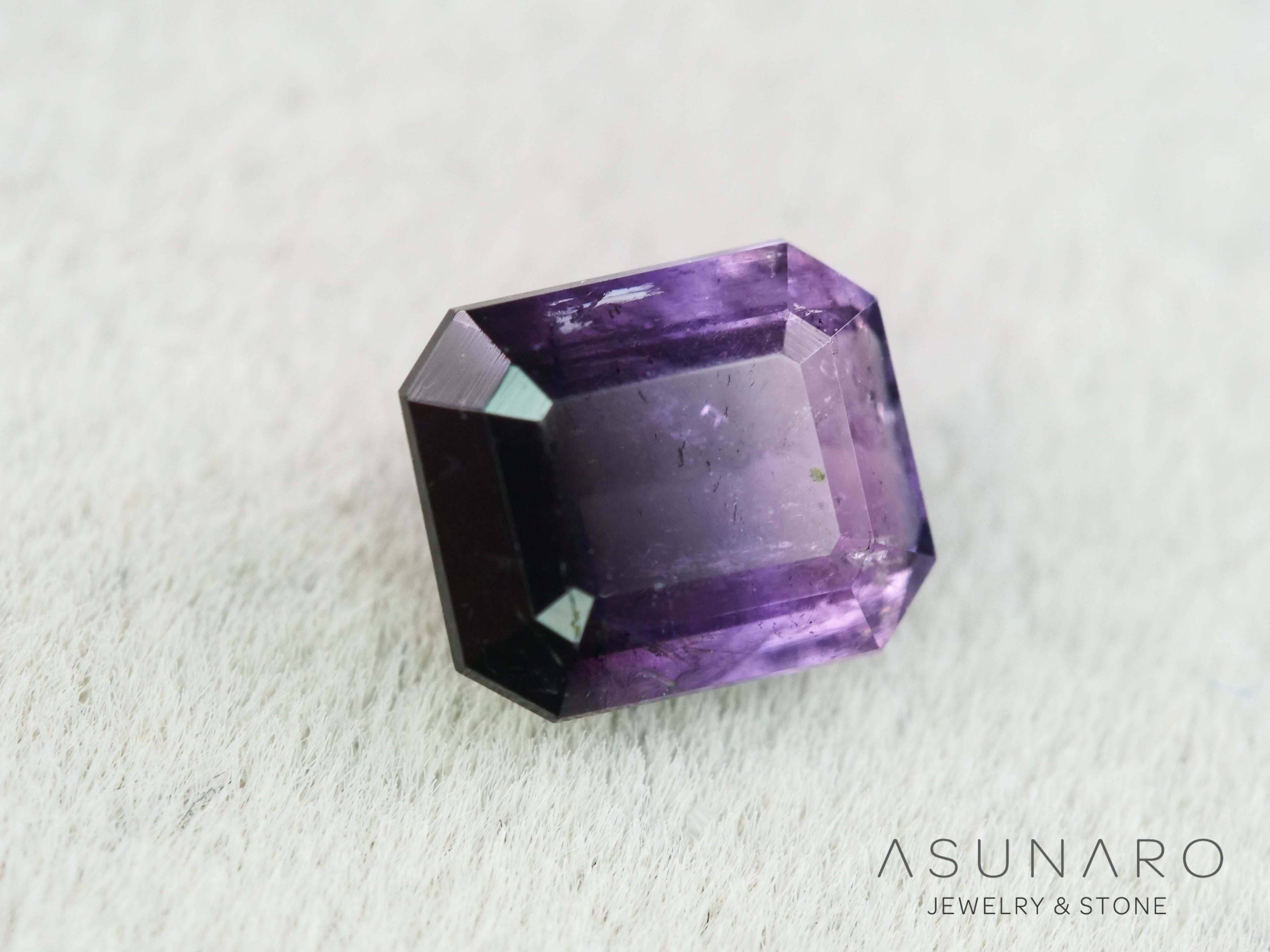 パープルバイカラートルマリン　エメラルドカット　アフガニスタン産　0.58ct【251121-3014】