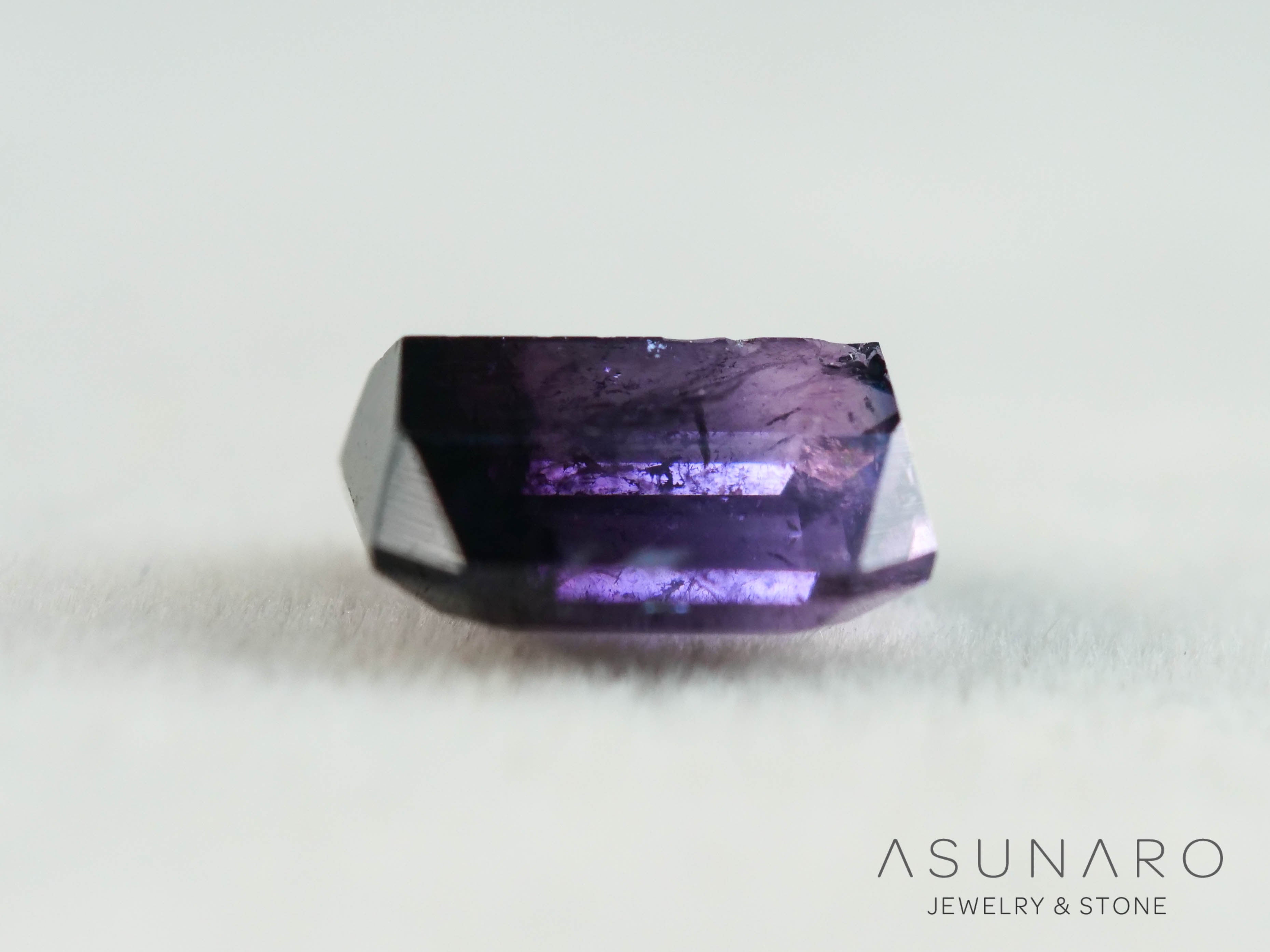 パープルバイカラートルマリン　エメラルドカット　アフガニスタン産　0.58ct【251121-3014】