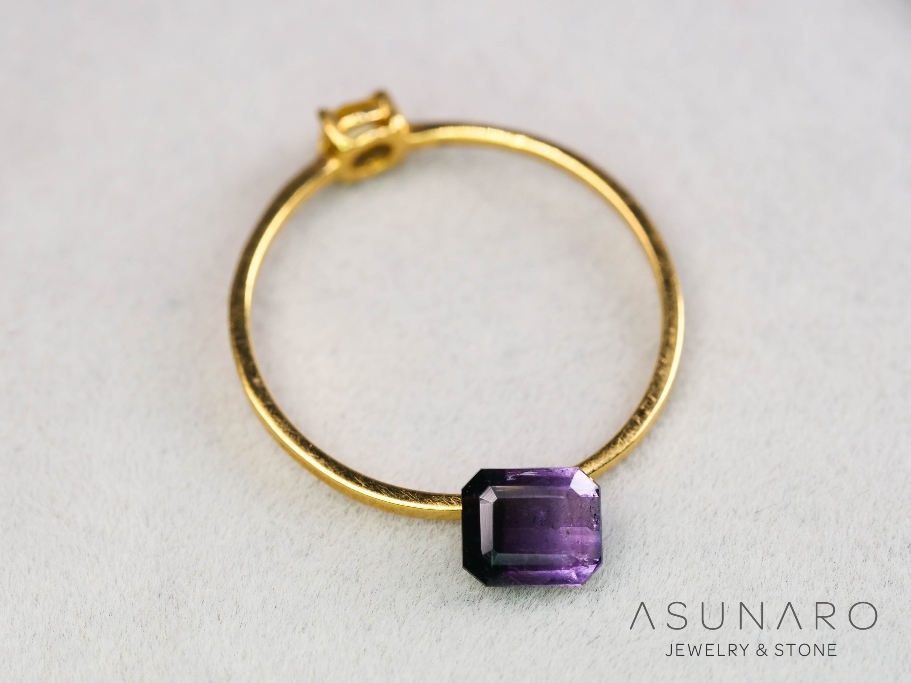 パープルバイカラートルマリン　エメラルドカット　アフガニスタン産　0.58ct【251121-3014】
