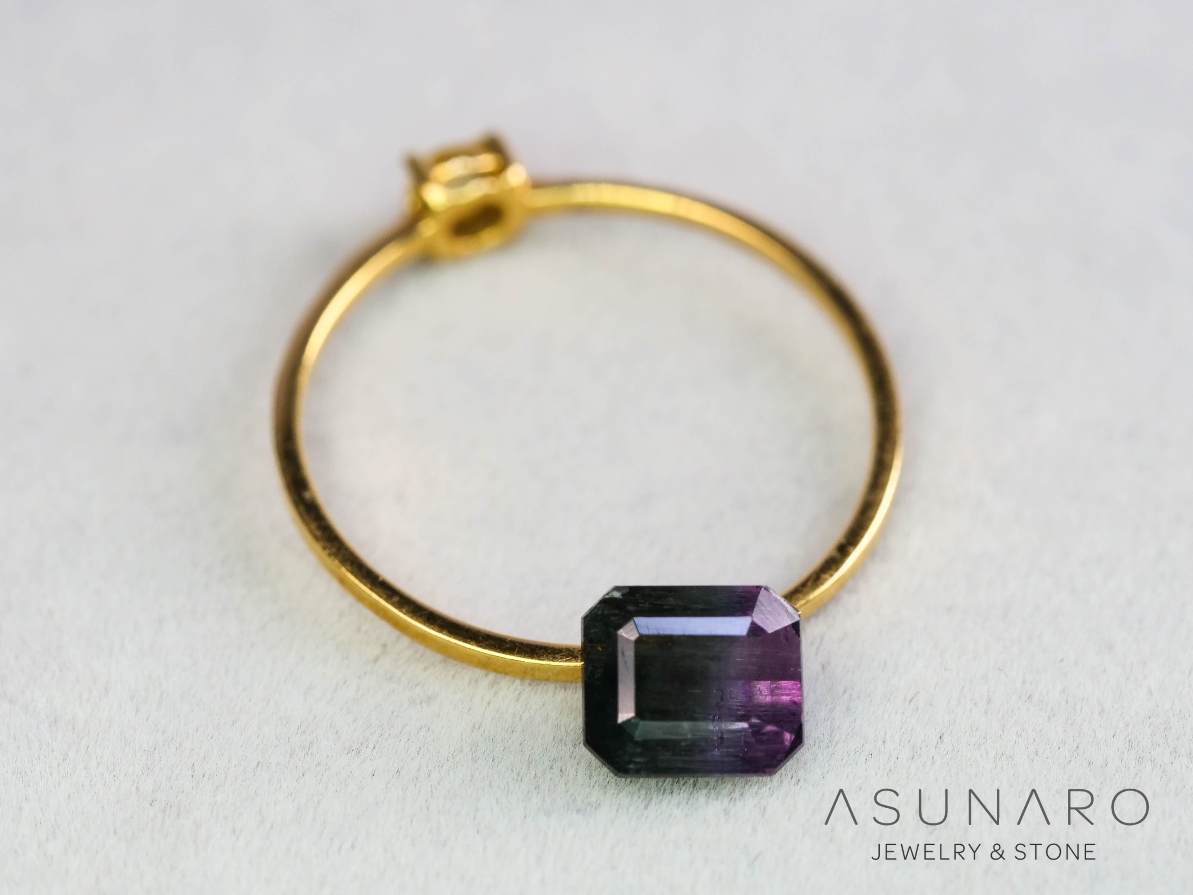 パープルバイカラートルマリン　エメラルドカット　アフガニスタン産　0.94ct【251121-3012】
