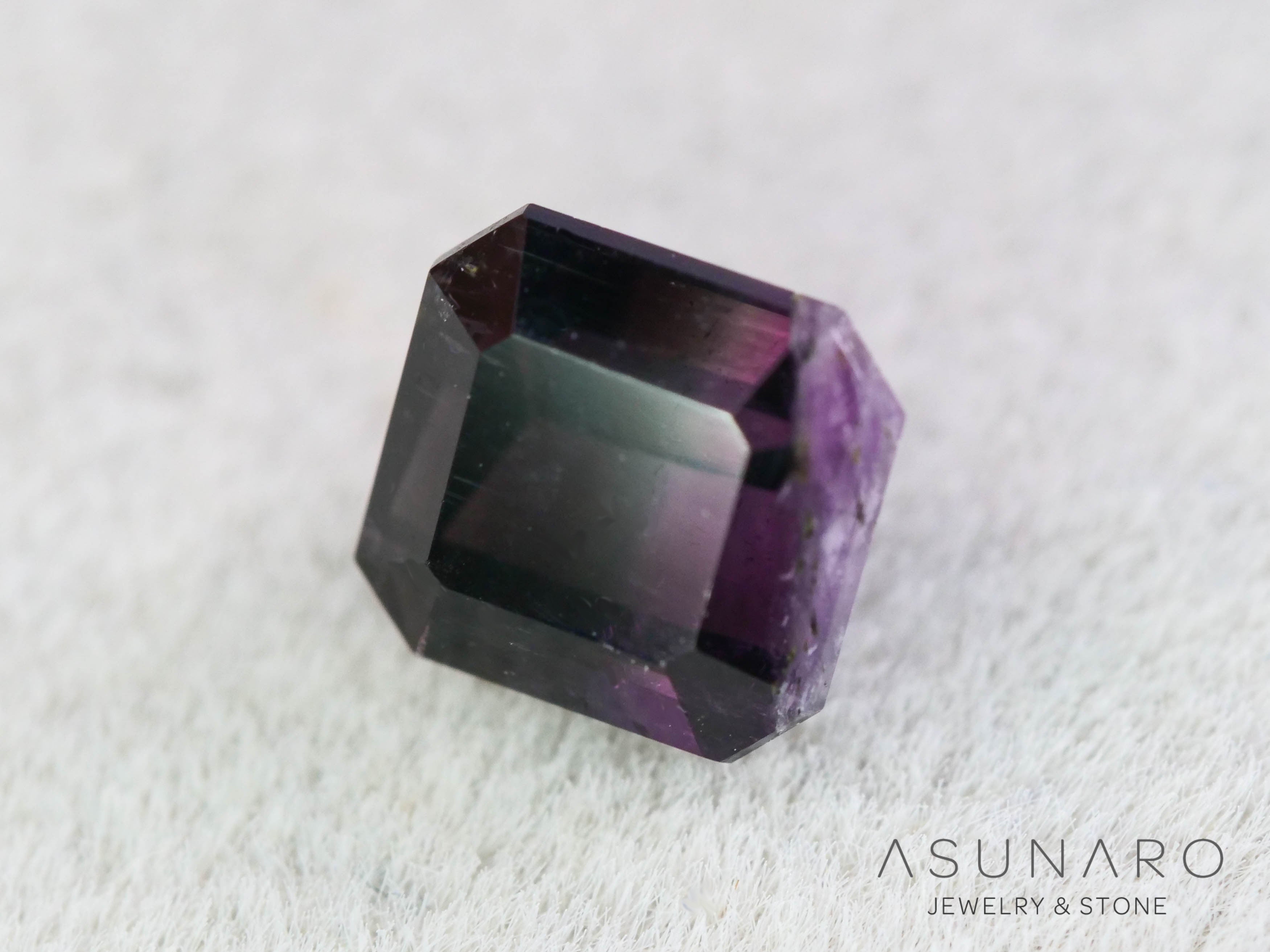 パープルバイカラートルマリン　エメラルドカット　アフガニスタン産　0.57ct【251121-3011】