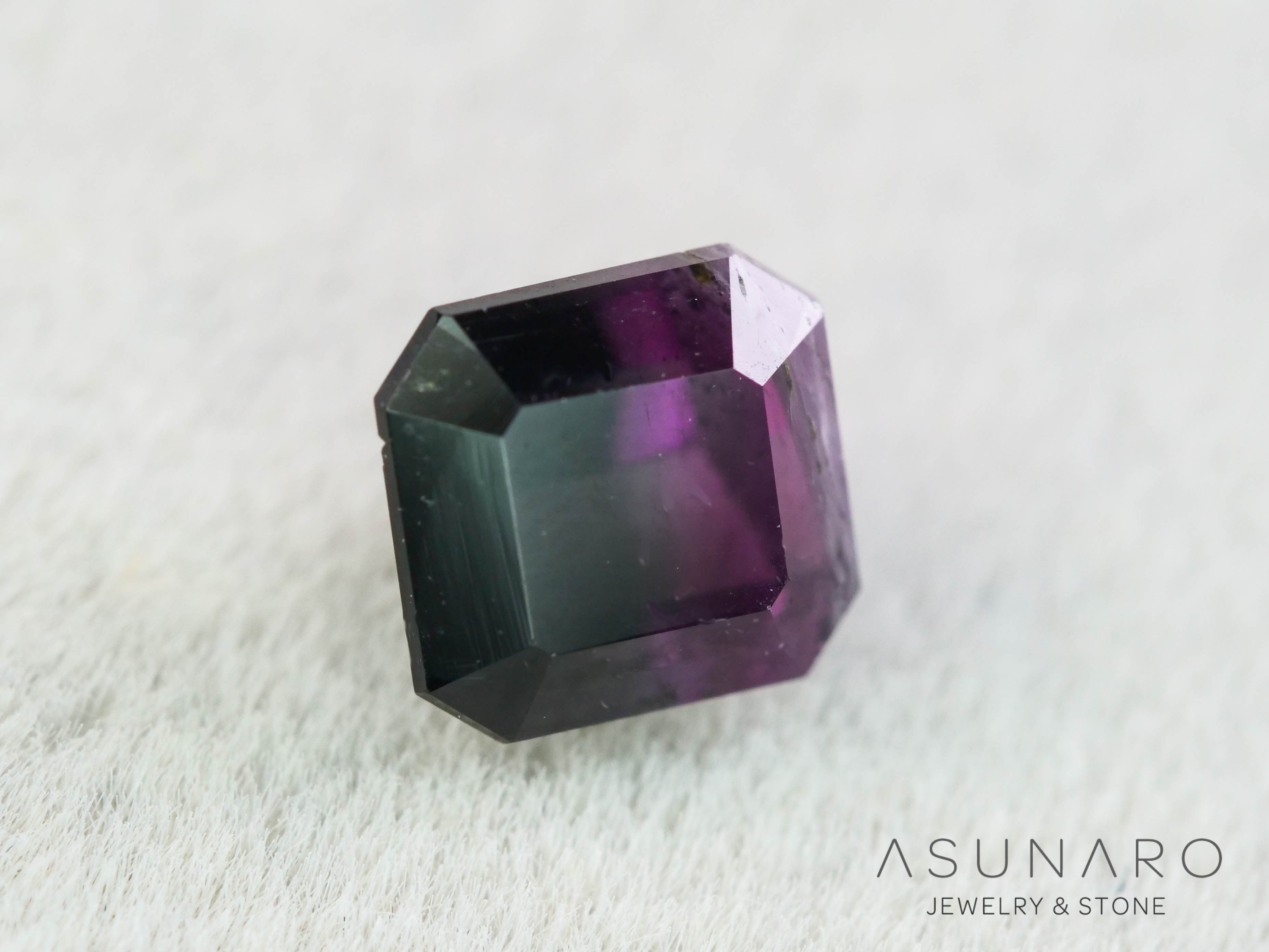 パープルバイカラートルマリン　エメラルドカット　アフガニスタン産　0.57ct【251121-3011】