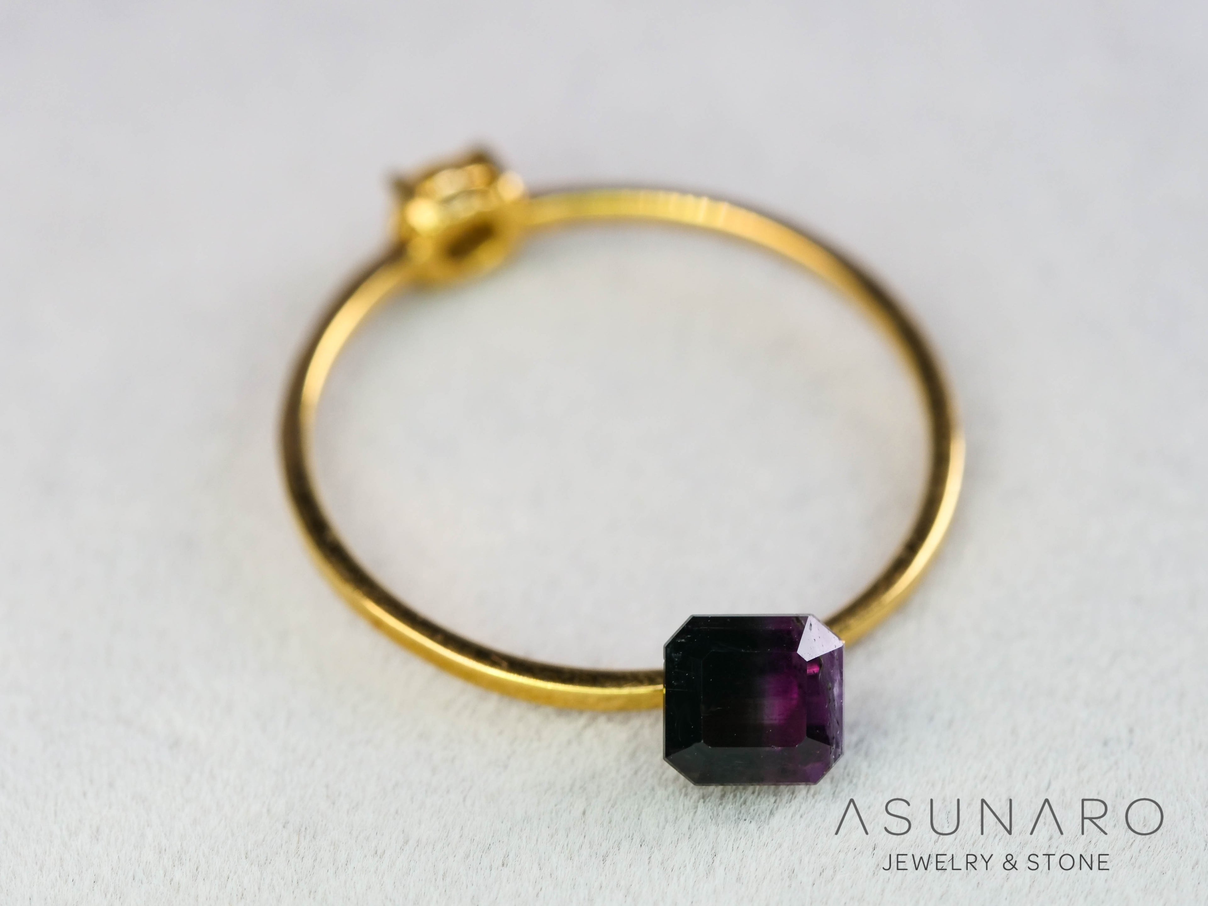 パープルバイカラートルマリン　エメラルドカット　アフガニスタン産　0.57ct【251121-3011】
