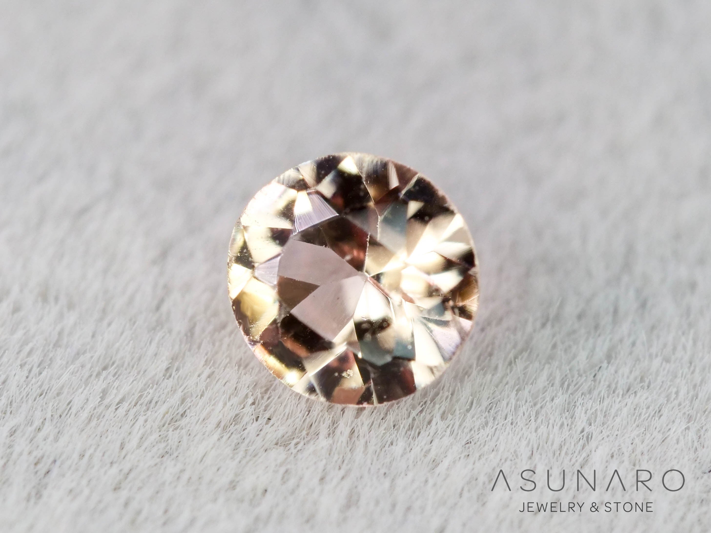 インペリアルトパーズ　ラウンドカット　0.16ct　ブラジル産　【251127-3051】