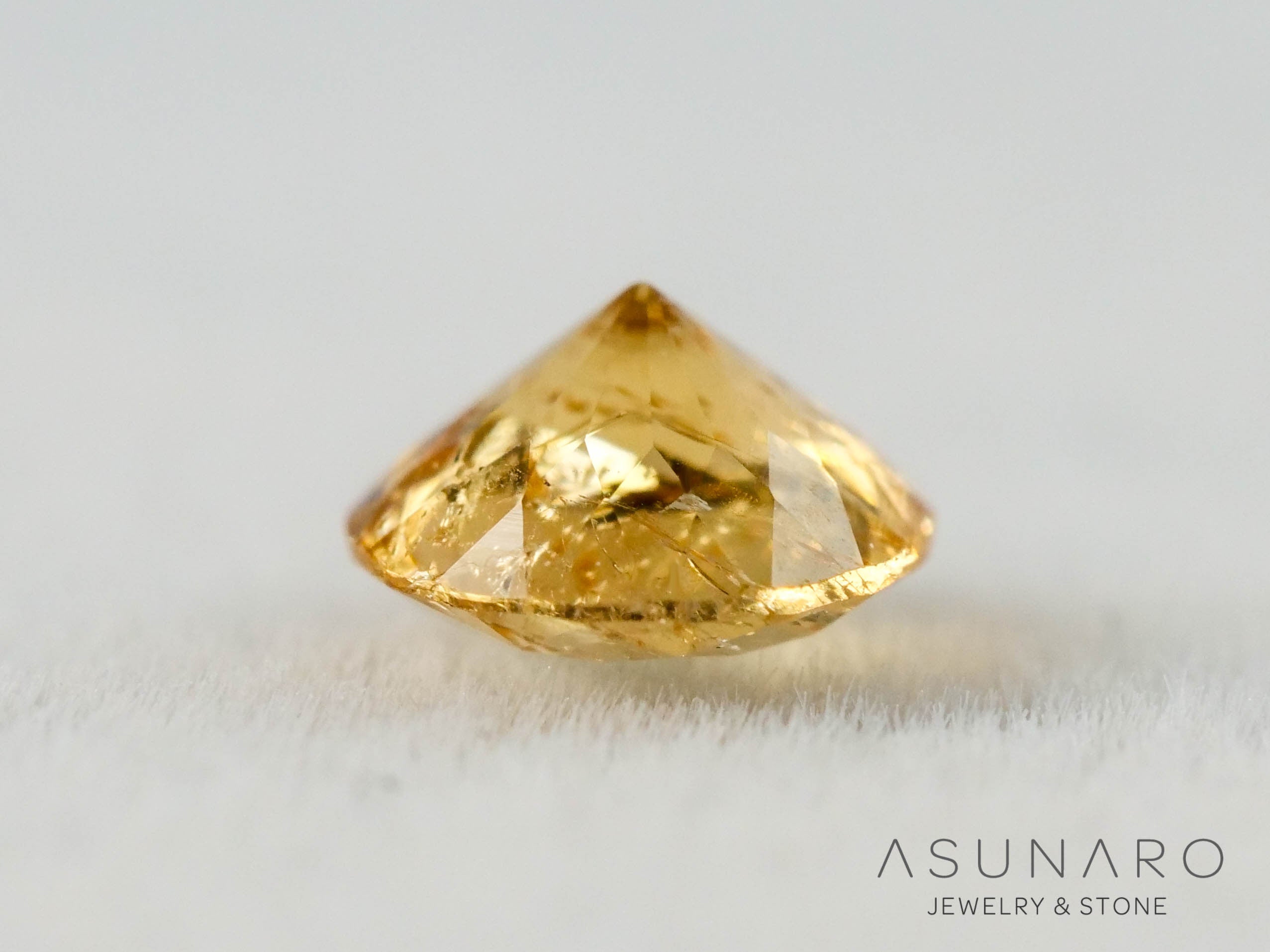 インペリアルトパーズ　ラウンドカット　0.24ct　ブラジル産　【251127-3048】