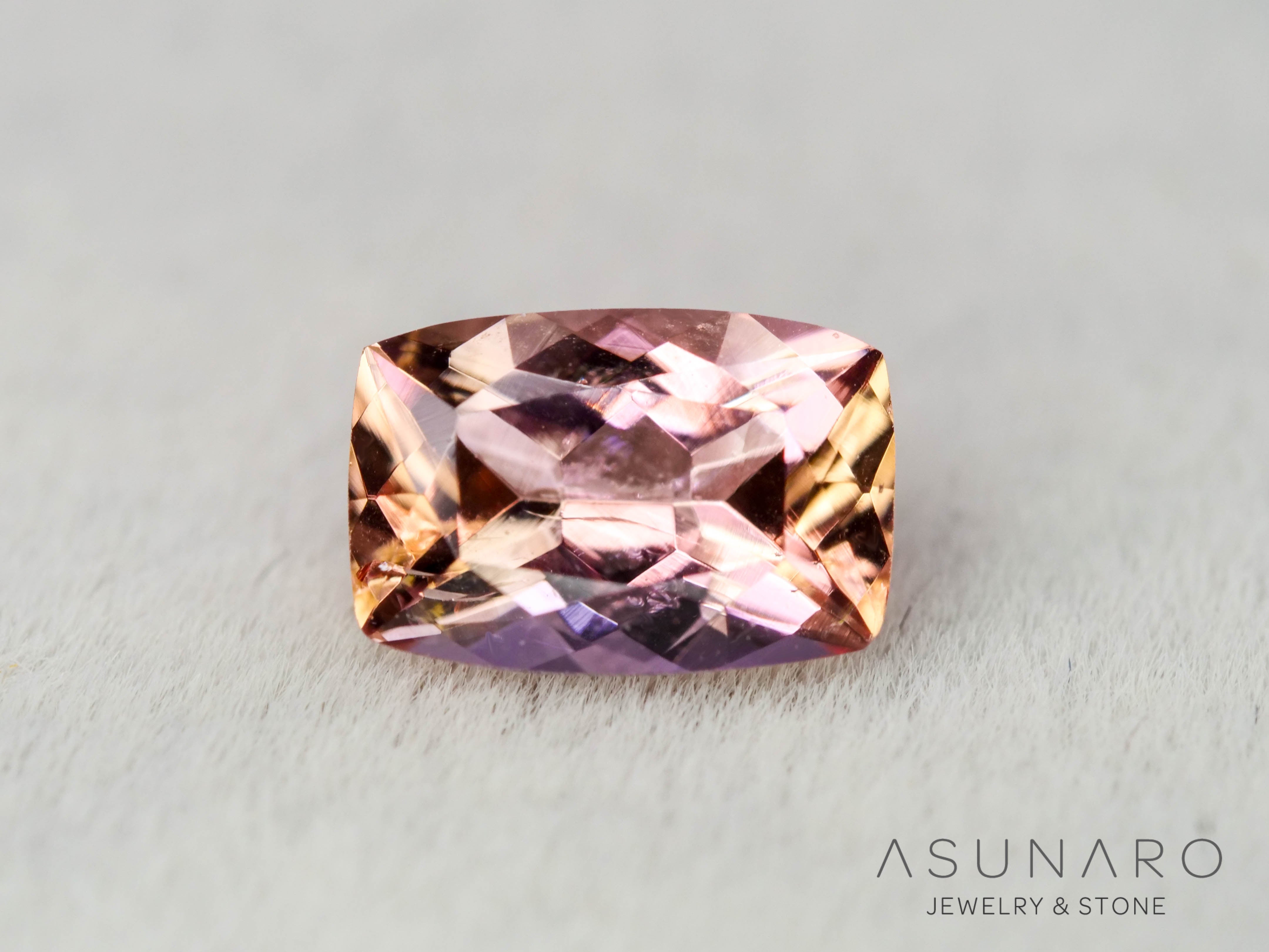 バイカラーインペリアルトパーズ クッションカット 0.61ct ブラジル産