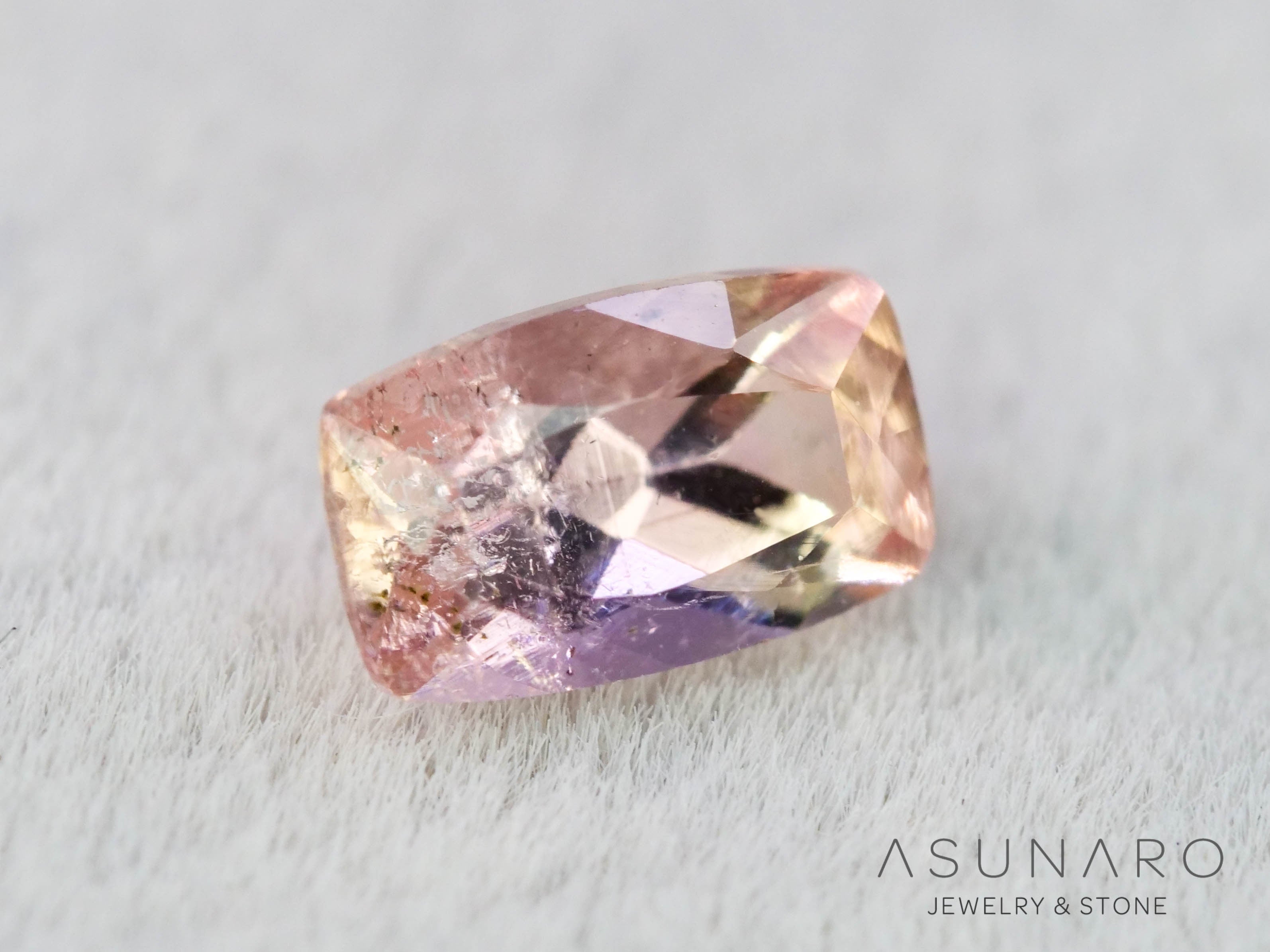 バイカラーインペリアルトパーズ　クッションカット　0.35ct　ブラジル産　【251127-3046】