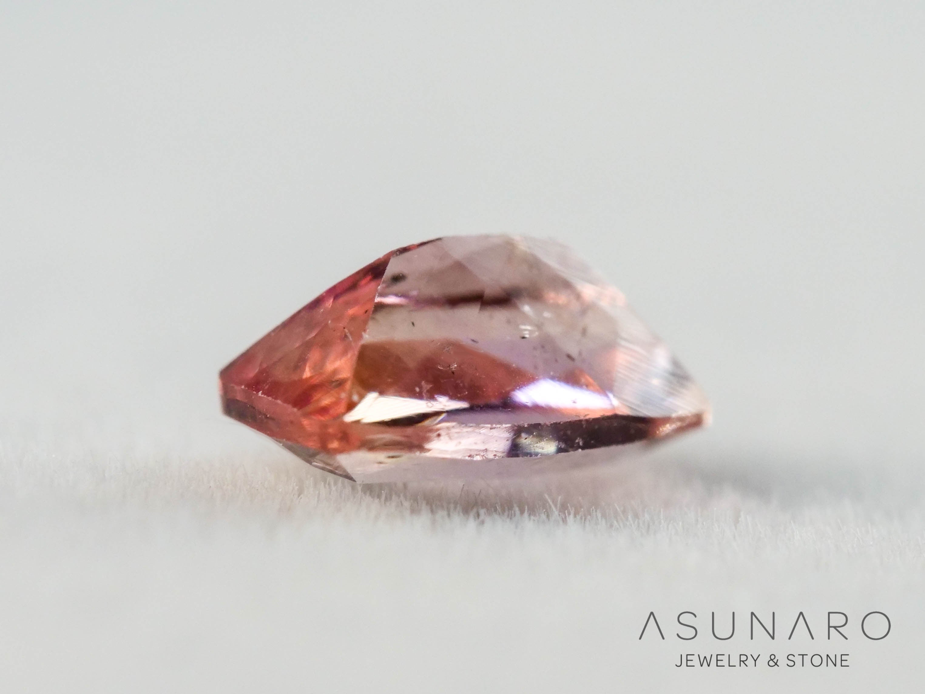 バイカラーインペリアルトパーズ　クッションカット　0.35ct　ブラジル産　【251127-3046】