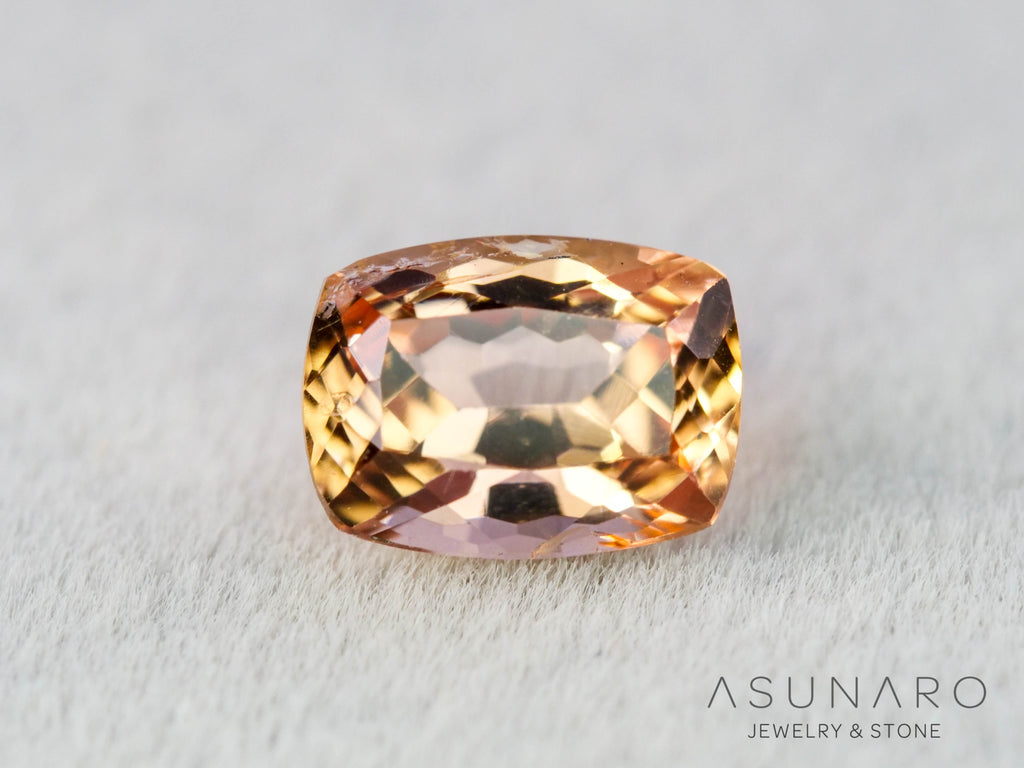 バイカラーインペリアルトパーズ　クッションカット　0.66ct　ブラジル産　【251127-3045】