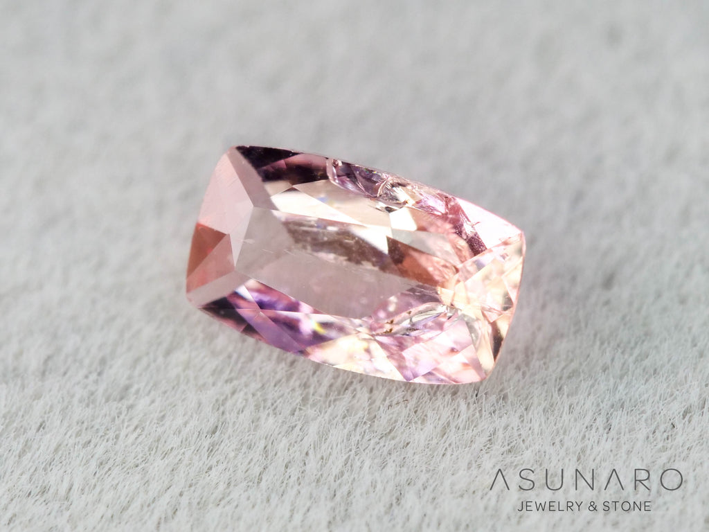 バイカラーインペリアルトパーズ　クッションカット　0.25ct　ブラジル産　【251127-3044】