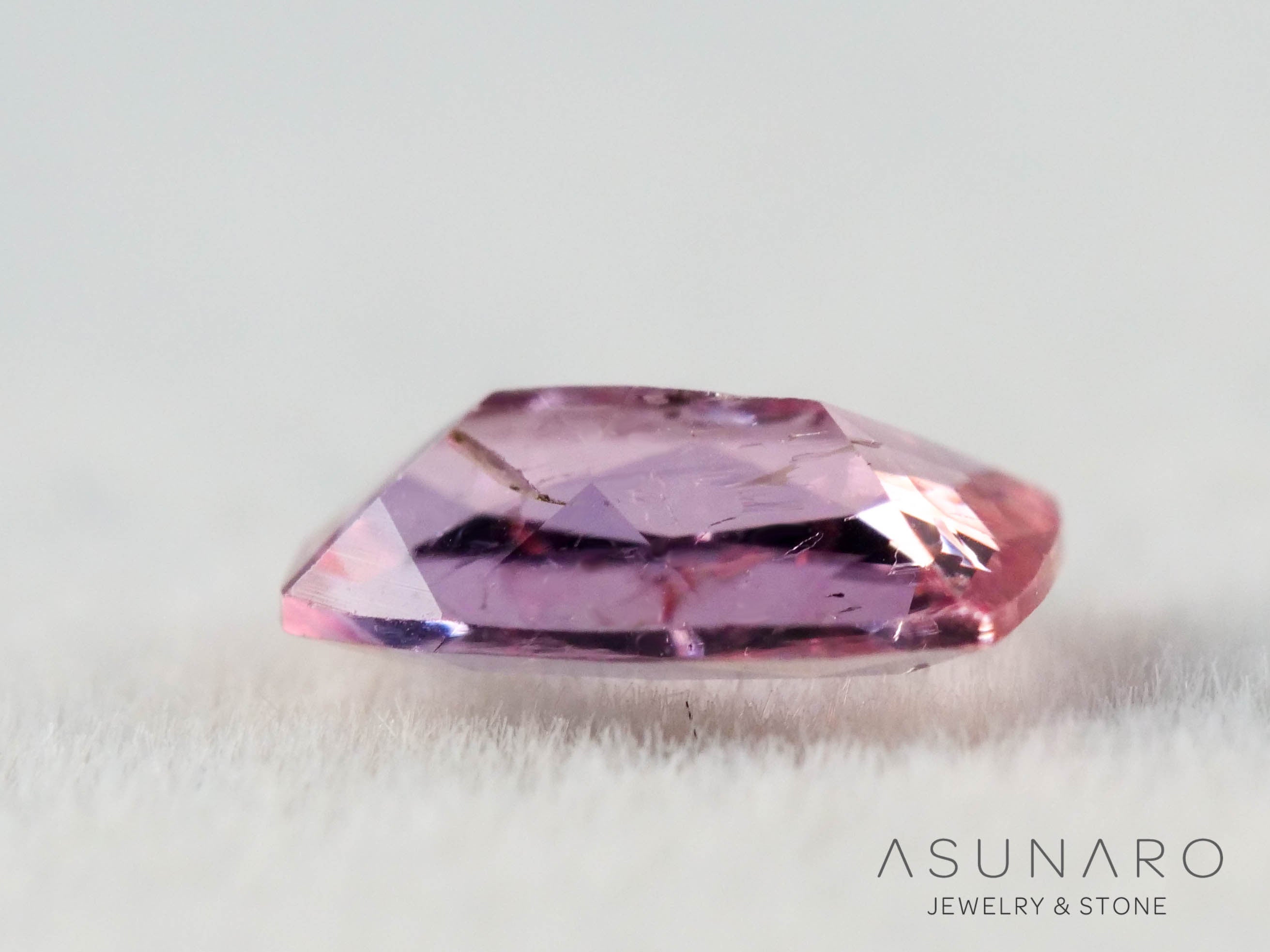 バイカラーインペリアルトパーズ　クッションカット　0.25ct　ブラジル産　【251127-3044】