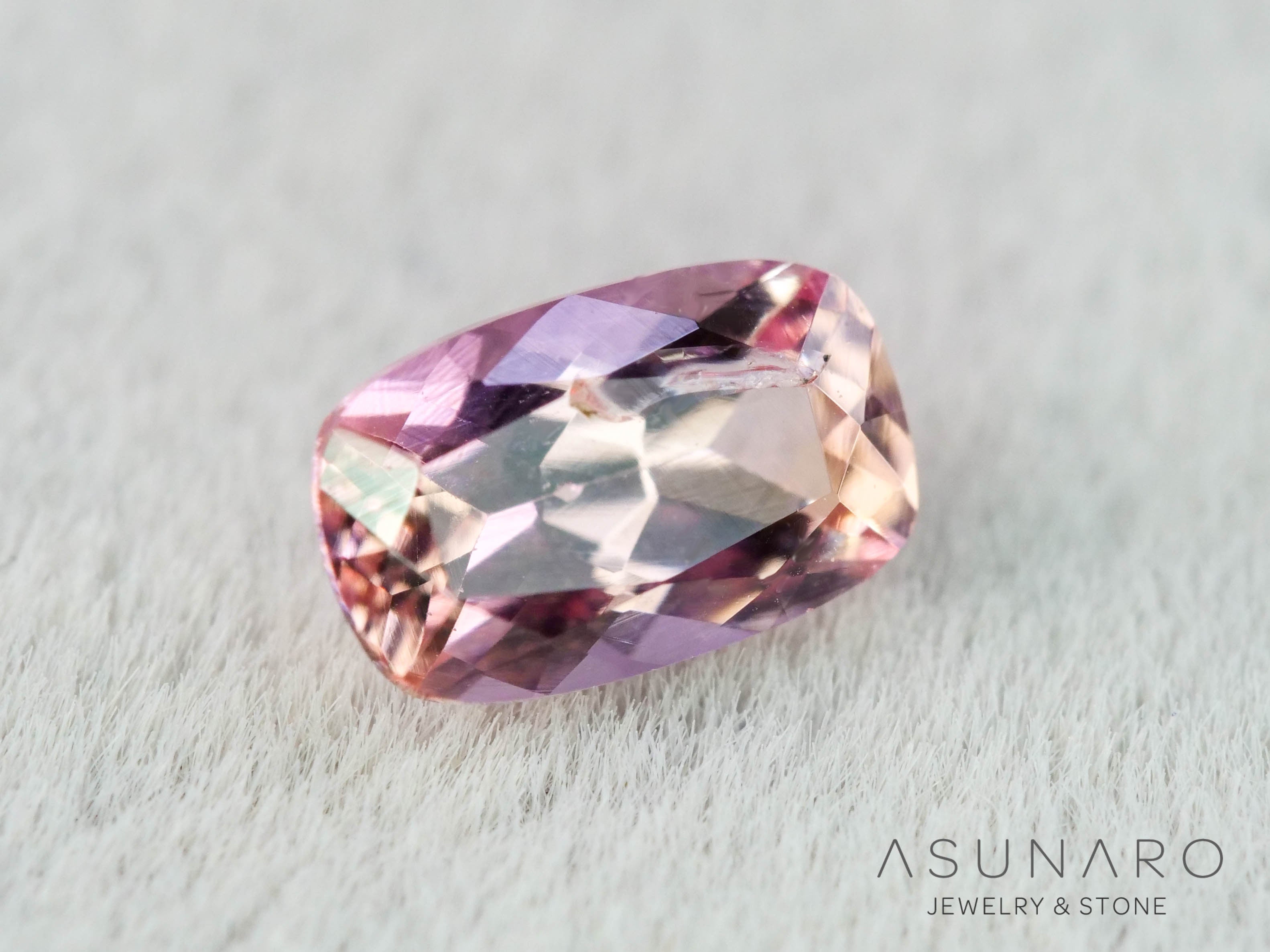 バイカラーインペリアルトパーズ　クッションカット　0.28ct　ブラジル産　【251127-3043】