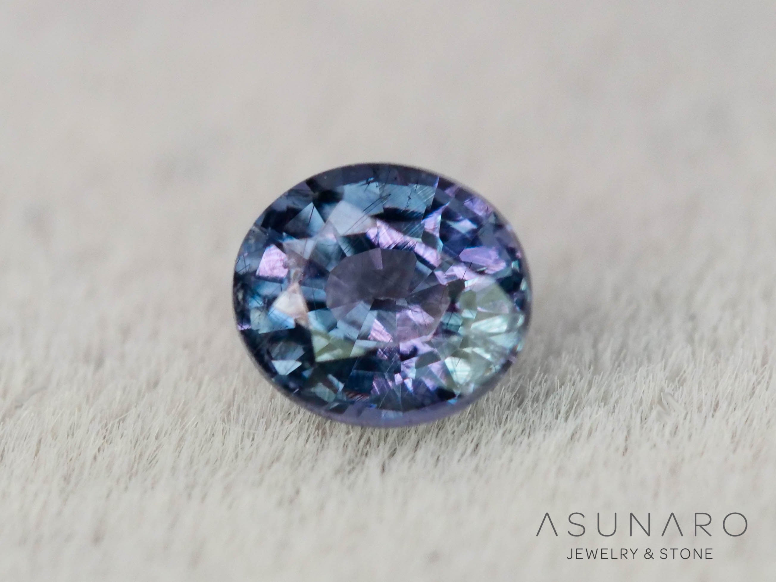 ベキリーブルーガーネット　オーバルカット　 マダガスカル産　0.19ct【260202-3153】