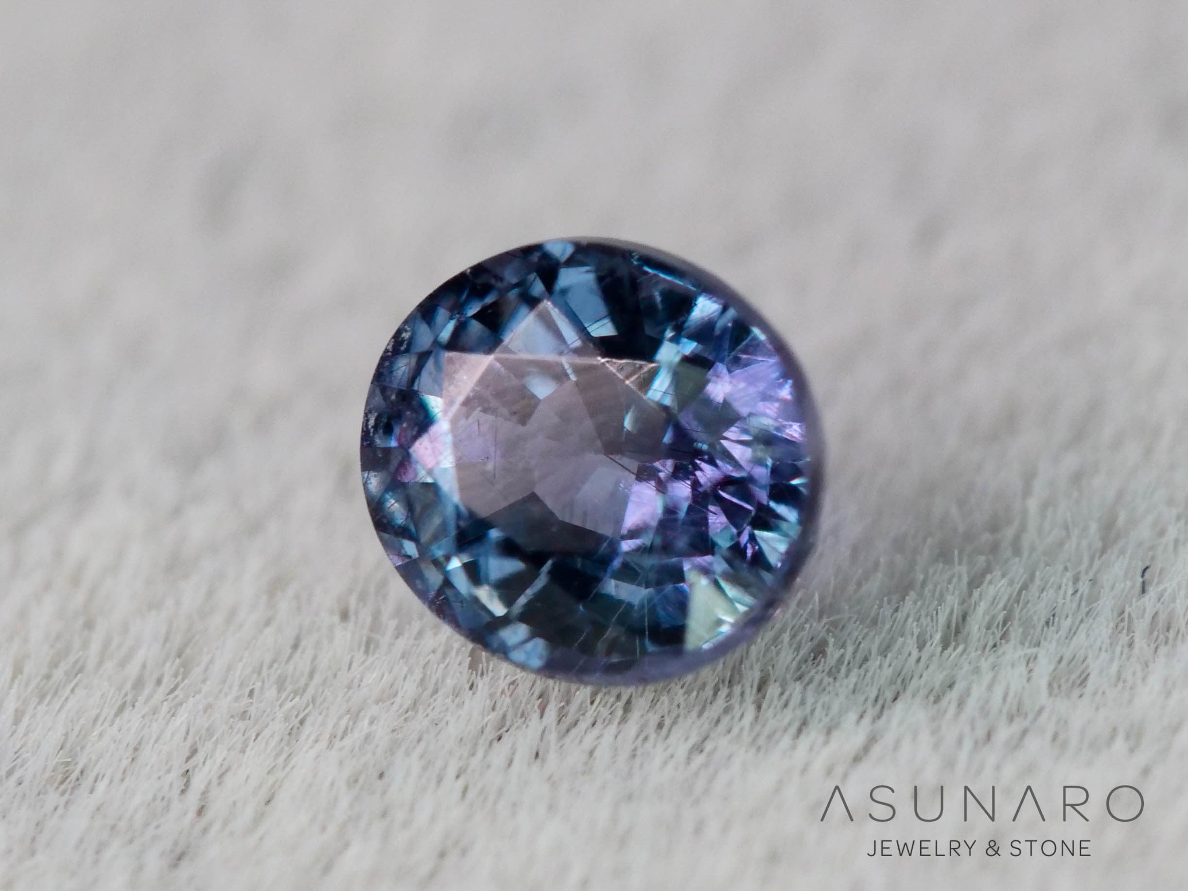 ベキリーブルーガーネット　オーバルカット　 マダガスカル産　0.19ct【260202-3153】