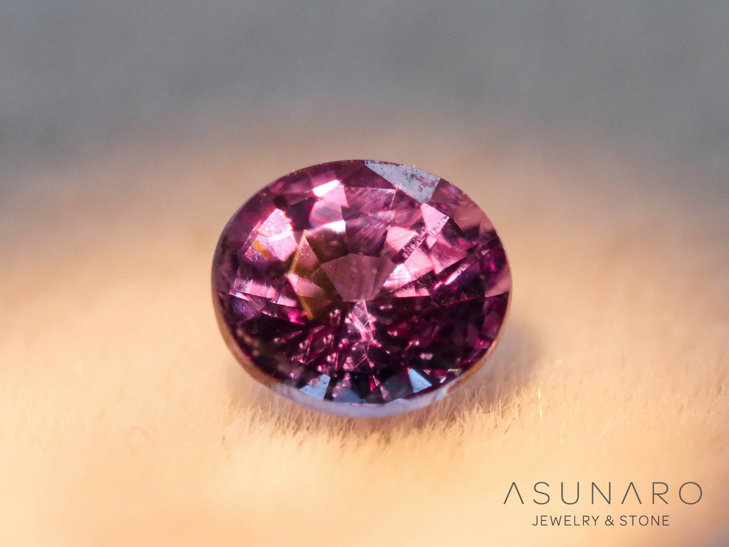 ベキリーブルーガーネット　オーバルカット　 マダガスカル産　0.19ct【260202-3155】