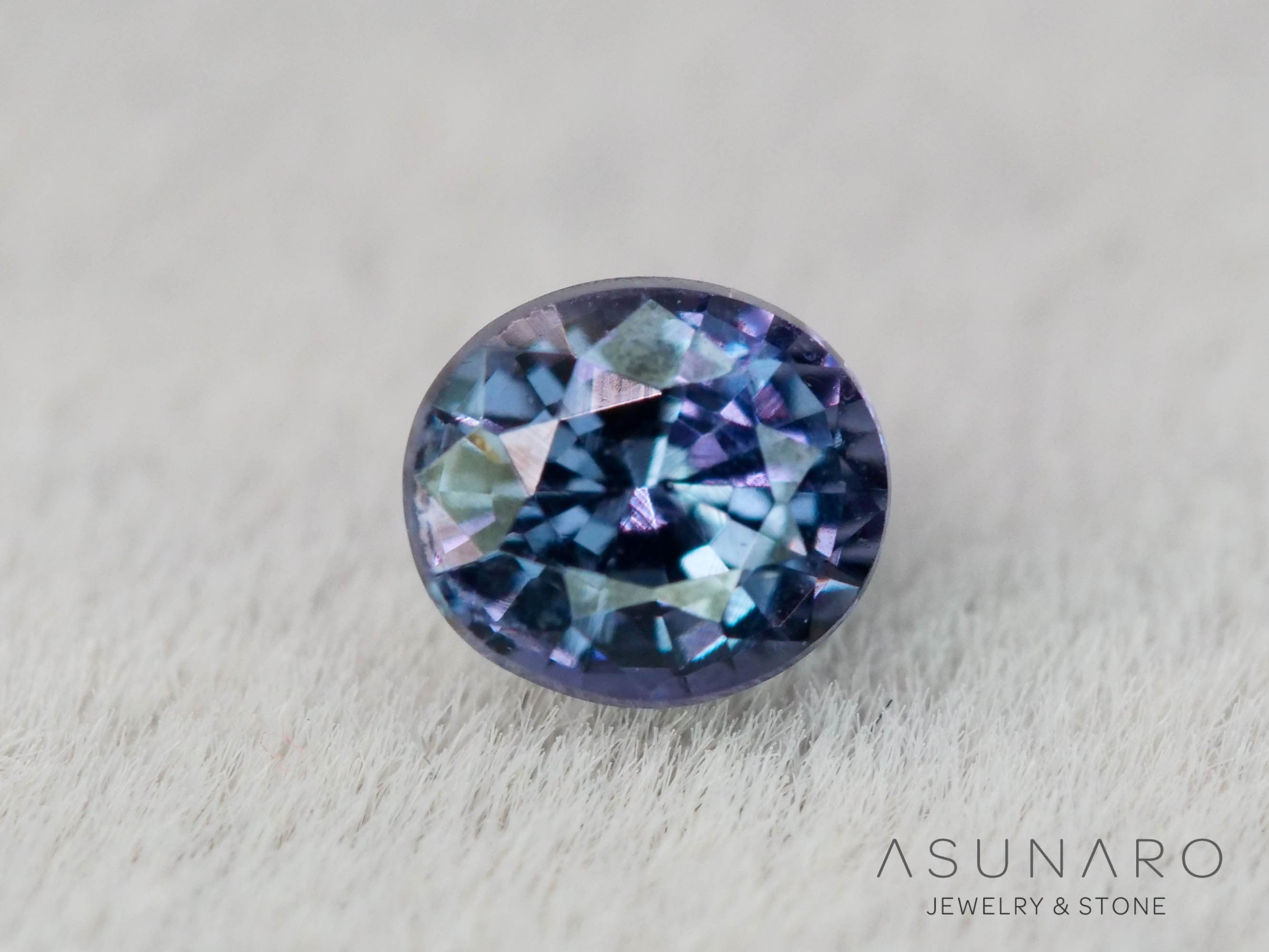 ベキリーブルーガーネット　オーバルカット　 マダガスカル産　0.19ct【260202-3155】