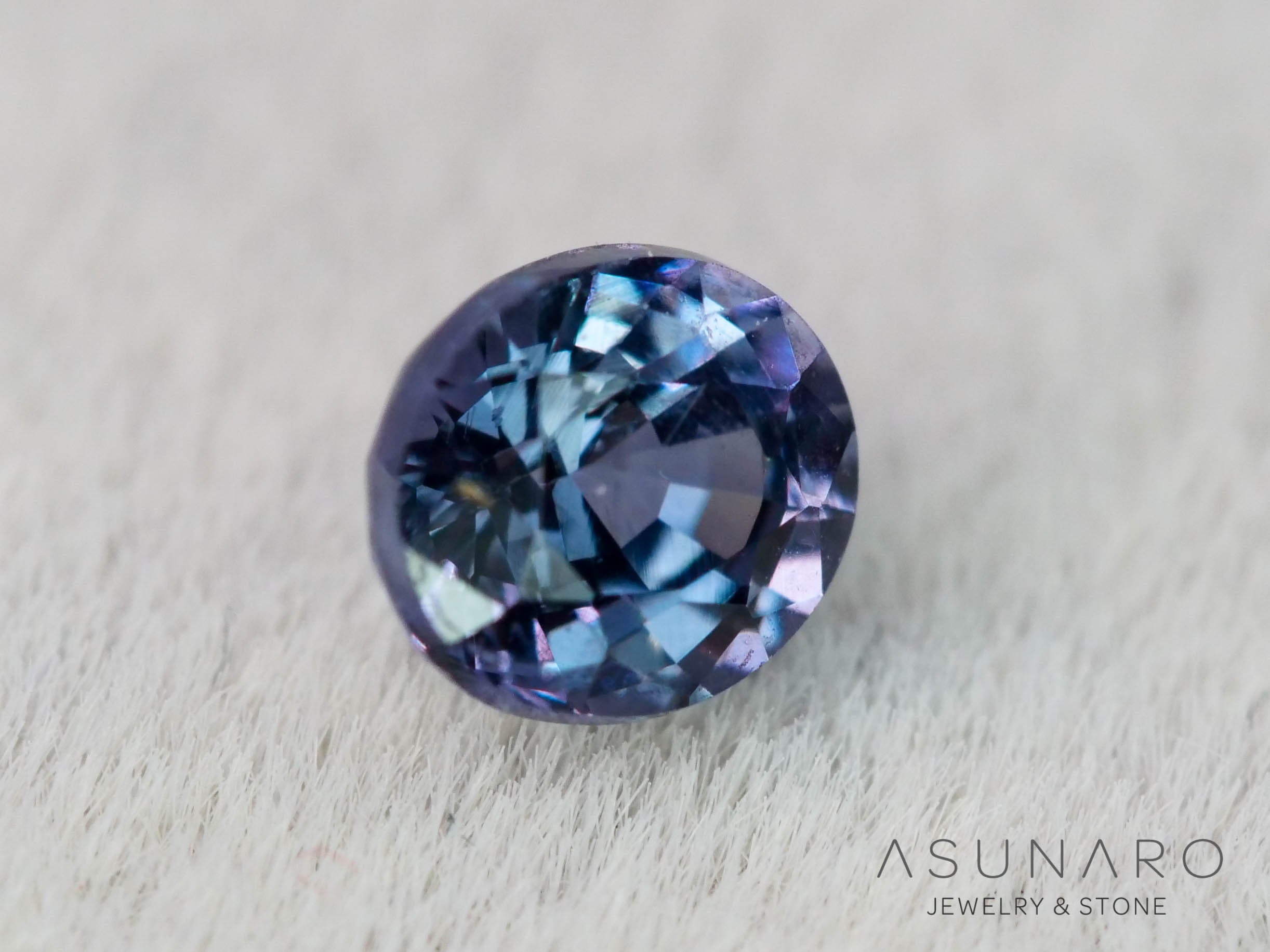 ベキリーブルーガーネット　オーバルカット　 マダガスカル産　0.19ct【260202-3155】