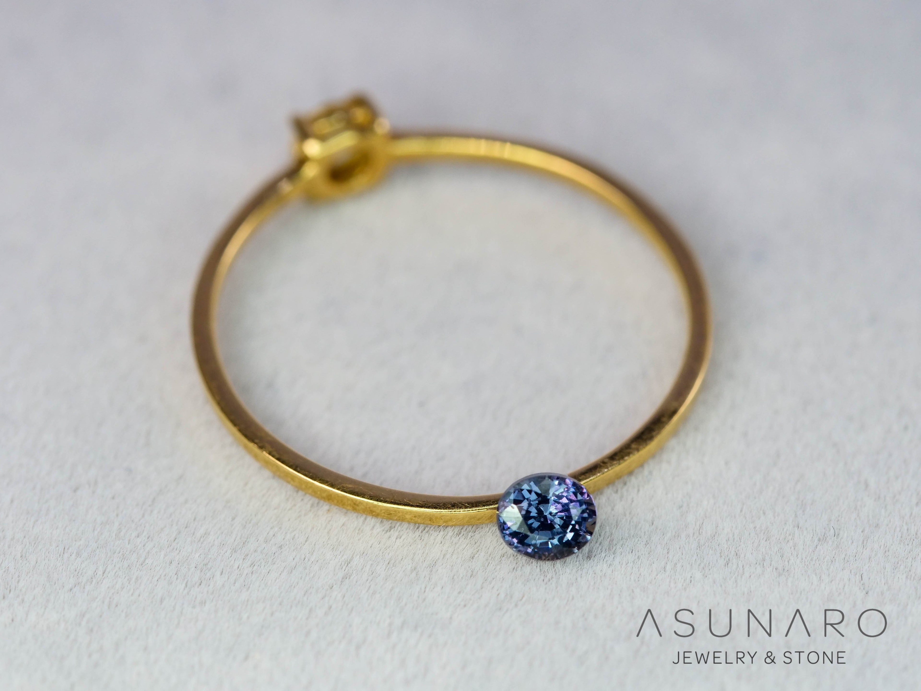 ベキリーブルーガーネット　オーバルカット　 マダガスカル産　0.19ct【260202-3155】