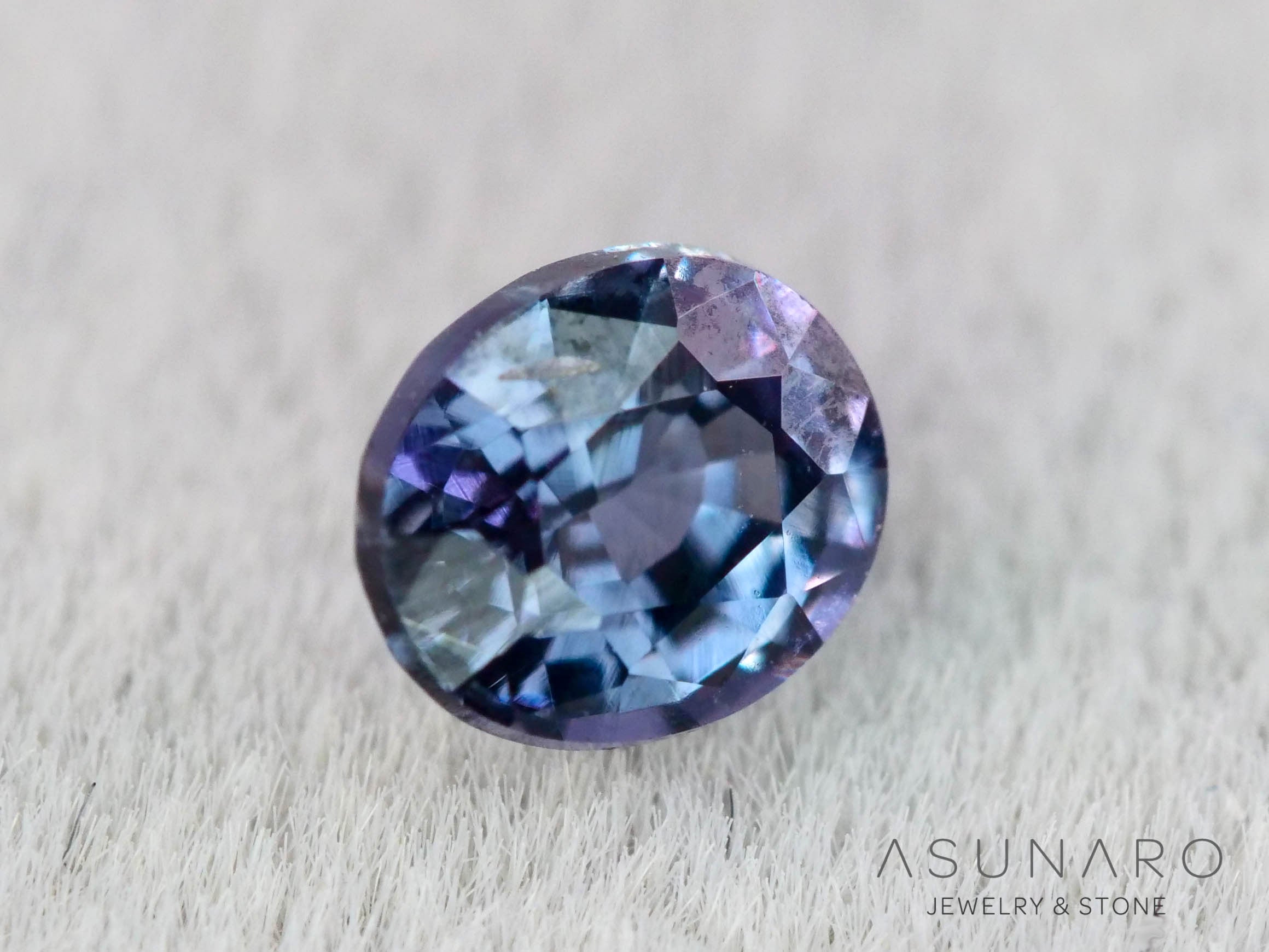 ベキリーブルーガーネット　オーバルカット　 マダガスカル産　0.19ct【260202-3156】