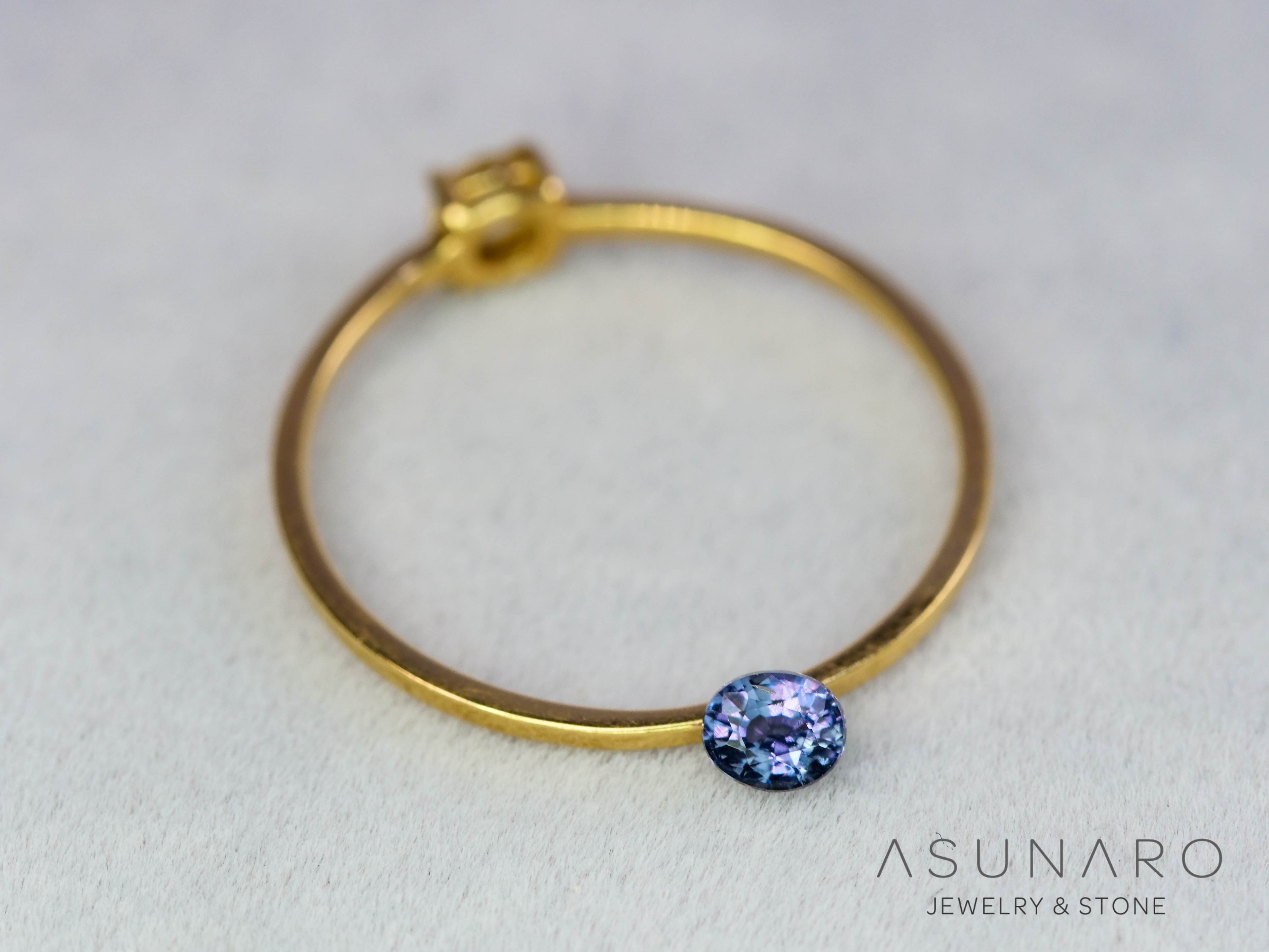 ベキリーブルーガーネット　オーバルカット　 マダガスカル産　0.19ct【260202-3156】