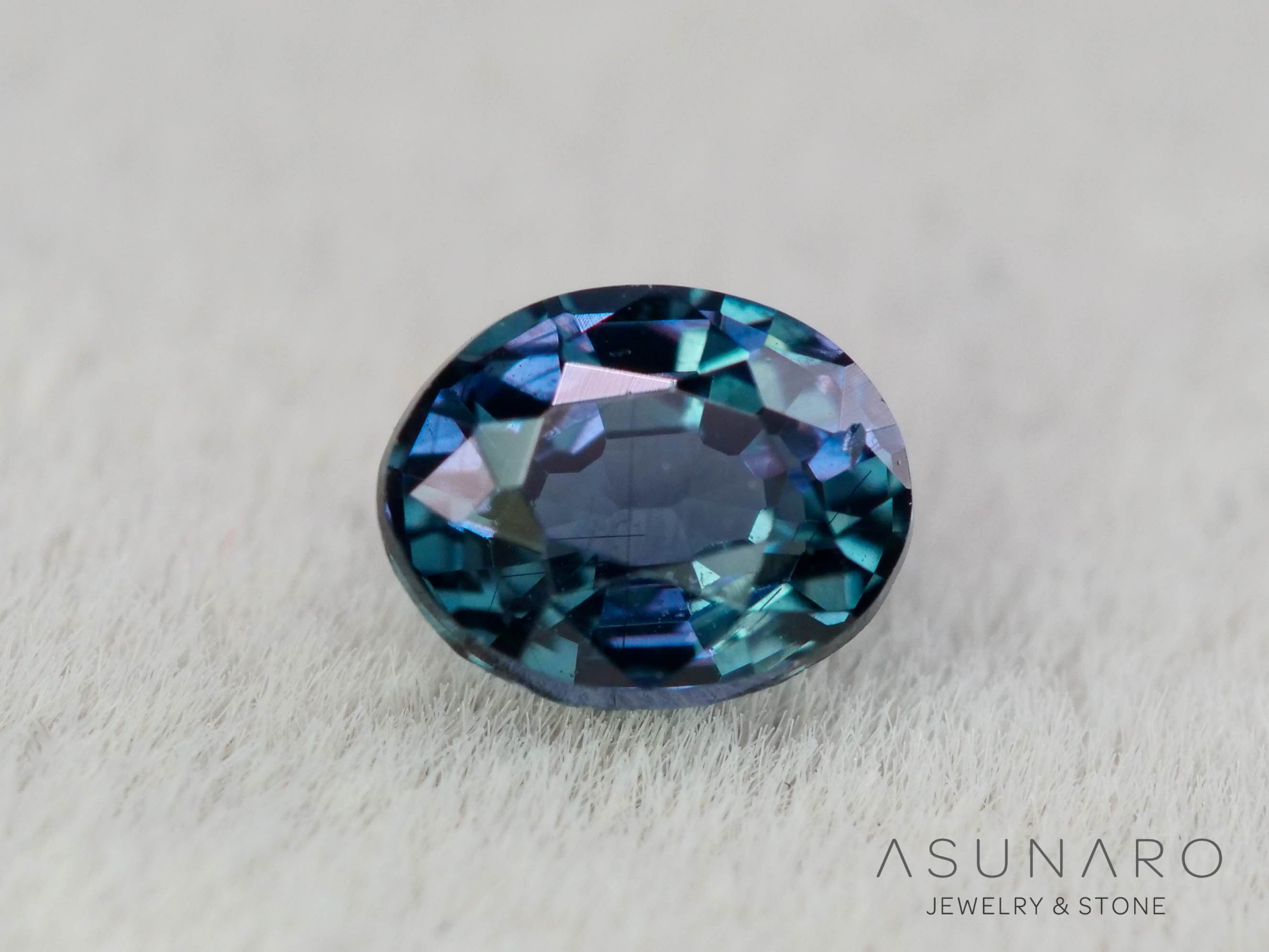 ベキリーブルーガーネット　オーバルカット　 マダガスカル産　0.21ct【260202-3157】