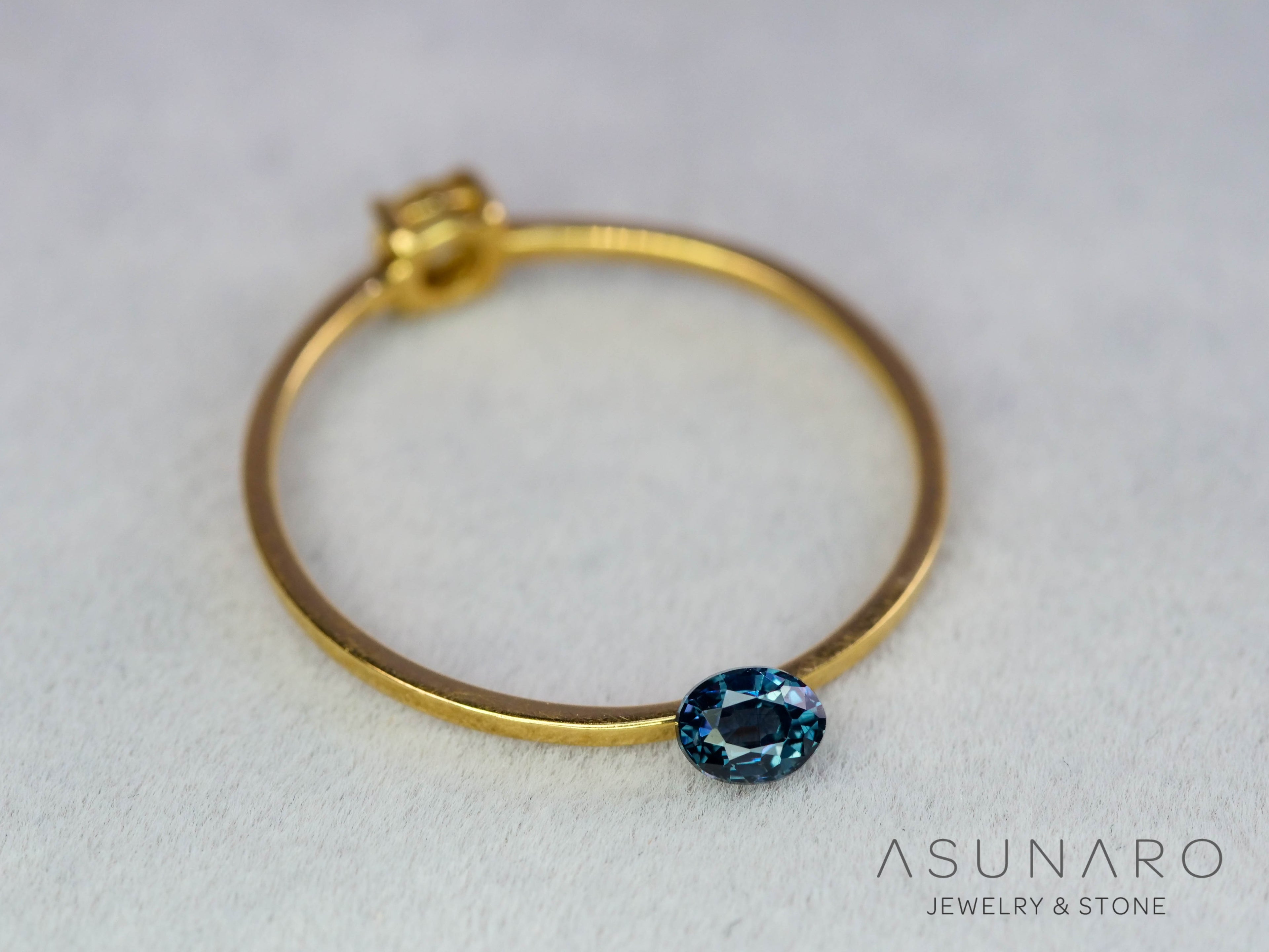 ベキリーブルーガーネット　オーバルカット　 マダガスカル産　0.21ct【260202-3157】