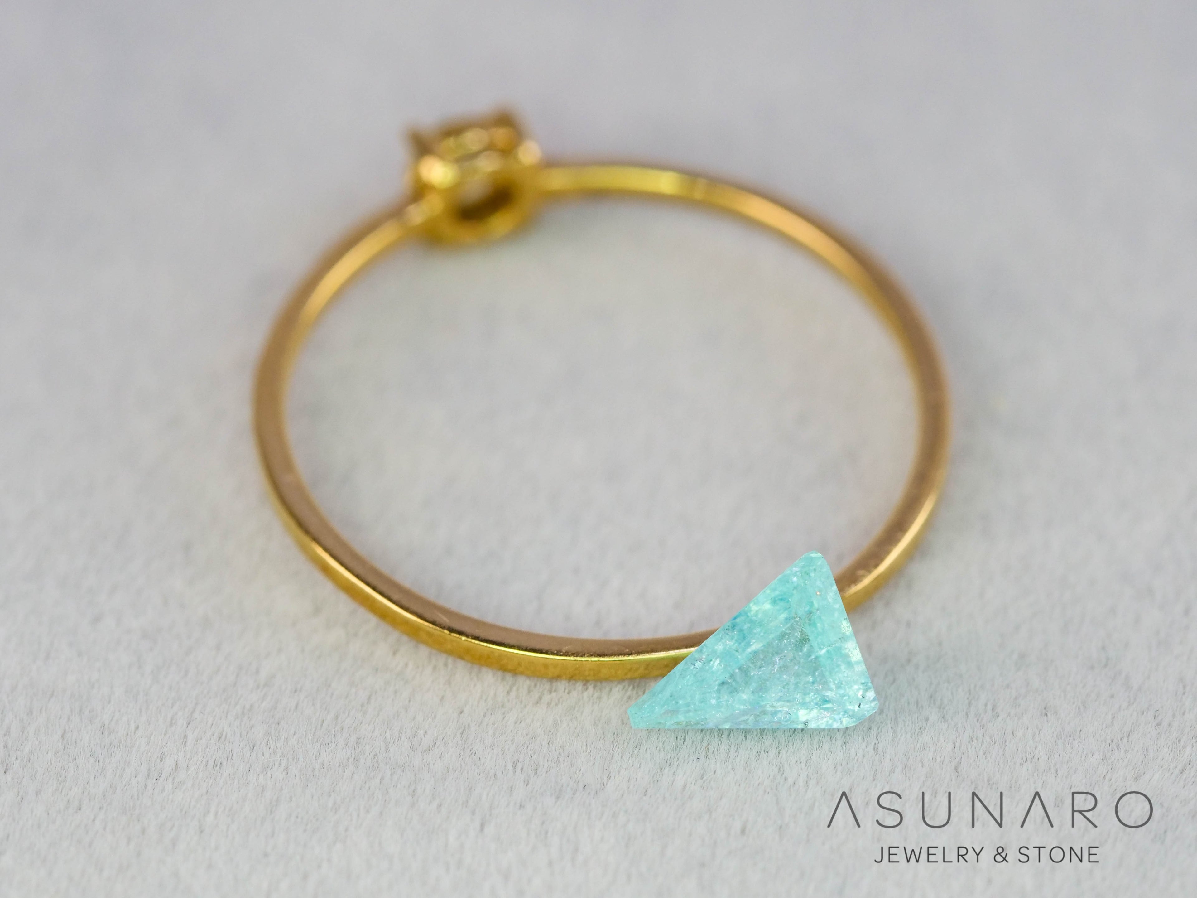 パライバトルマリン　トリリアントカット　モザンビーク産　0.29ct   【251203-3066】