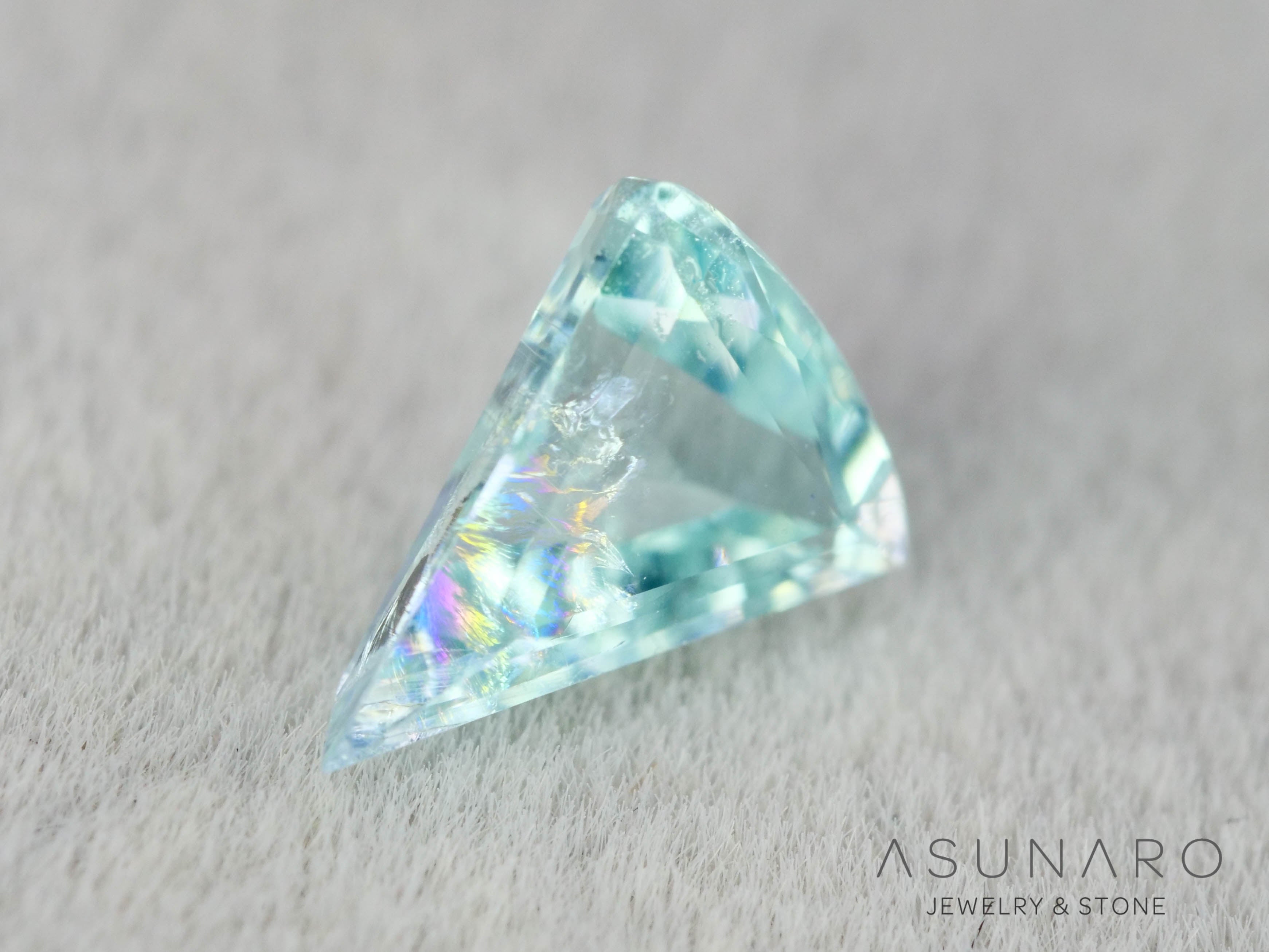 パライバトルマリン　トリリアントカット　モザンビーク産　0.36ct   【251203-3067】