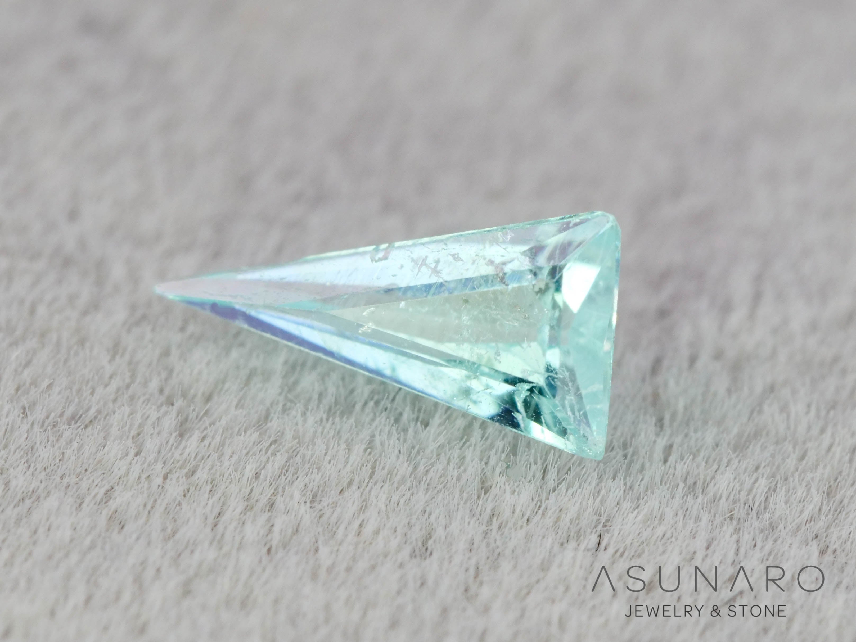 パライバトルマリン　トリリアントカット　モザンビーク産　0.13ct   【251203-3068】