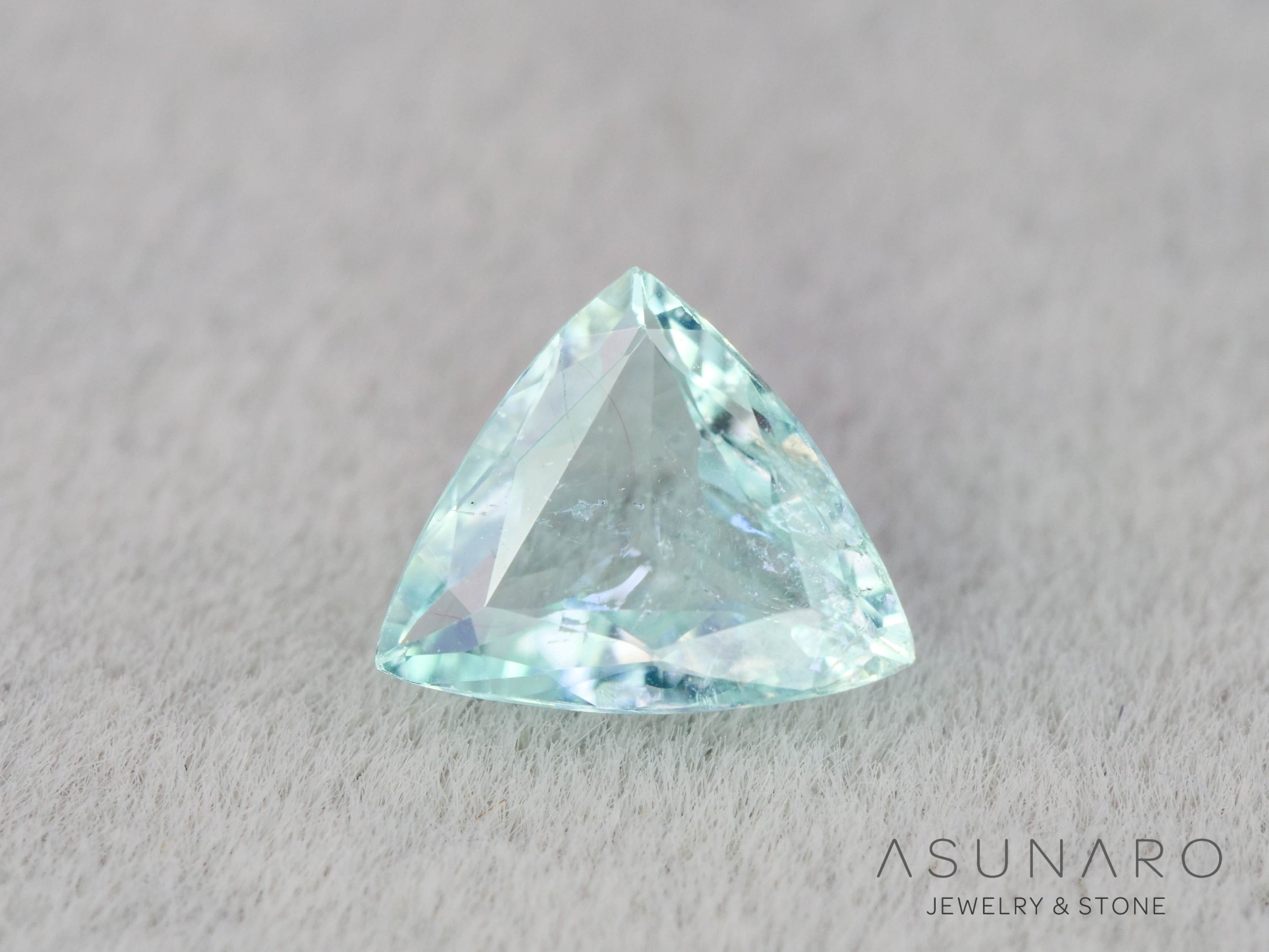 パライバトルマリン　トリリアントカット　モザンビーク産　0.30ct   【251203-3069】