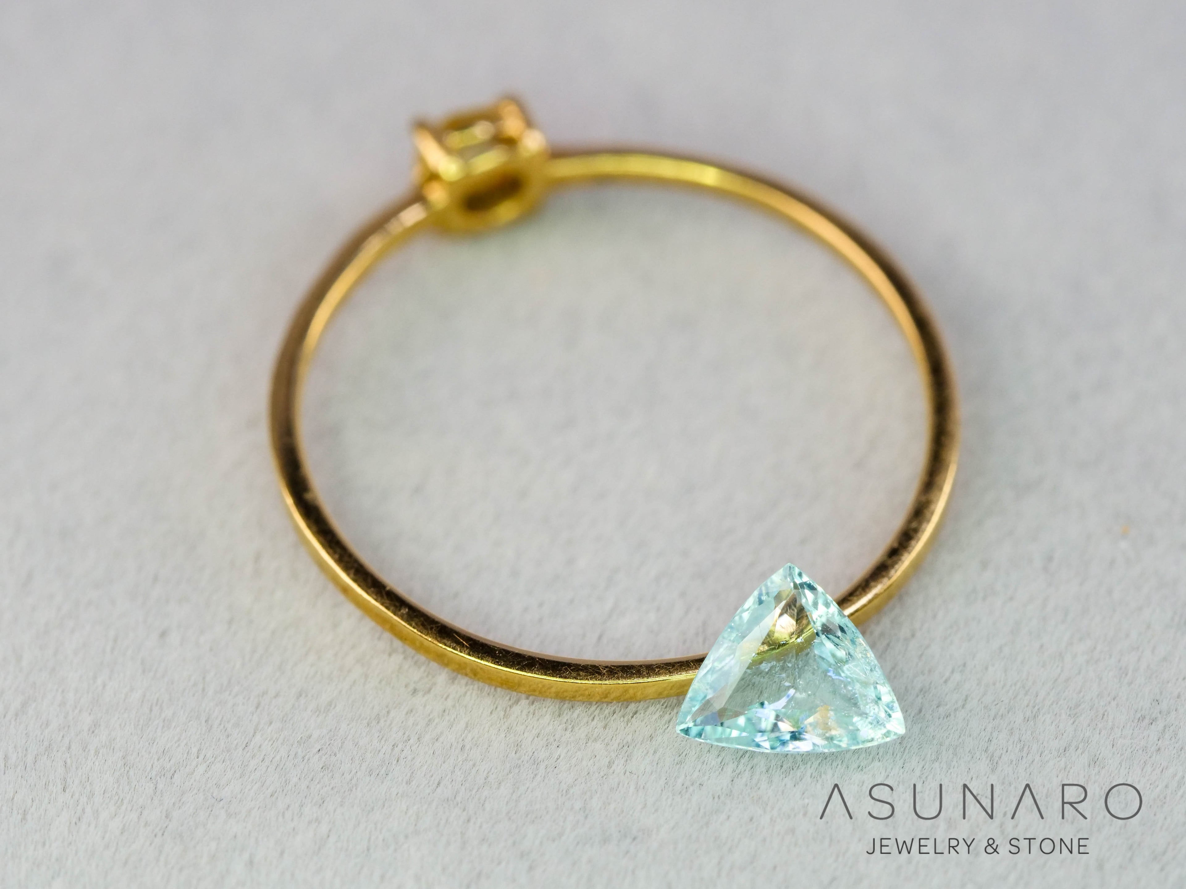 パライバトルマリン　トリリアントカット　モザンビーク産　0.30ct   【251203-3069】