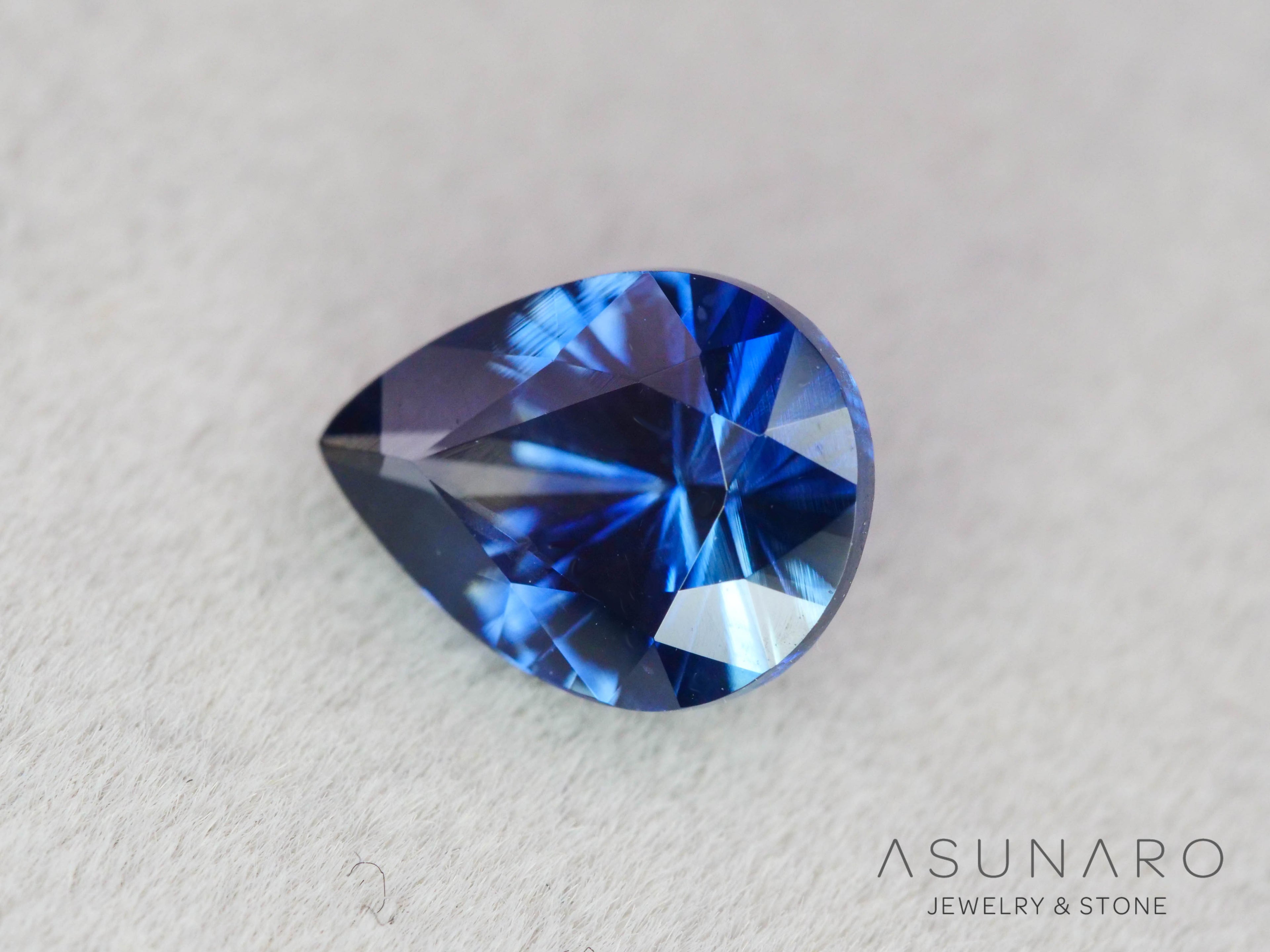 バイカラーサファイア　ロータスリリーカット（ペアシェイプ）　スリランカ産　1.15ct【260323-3271】