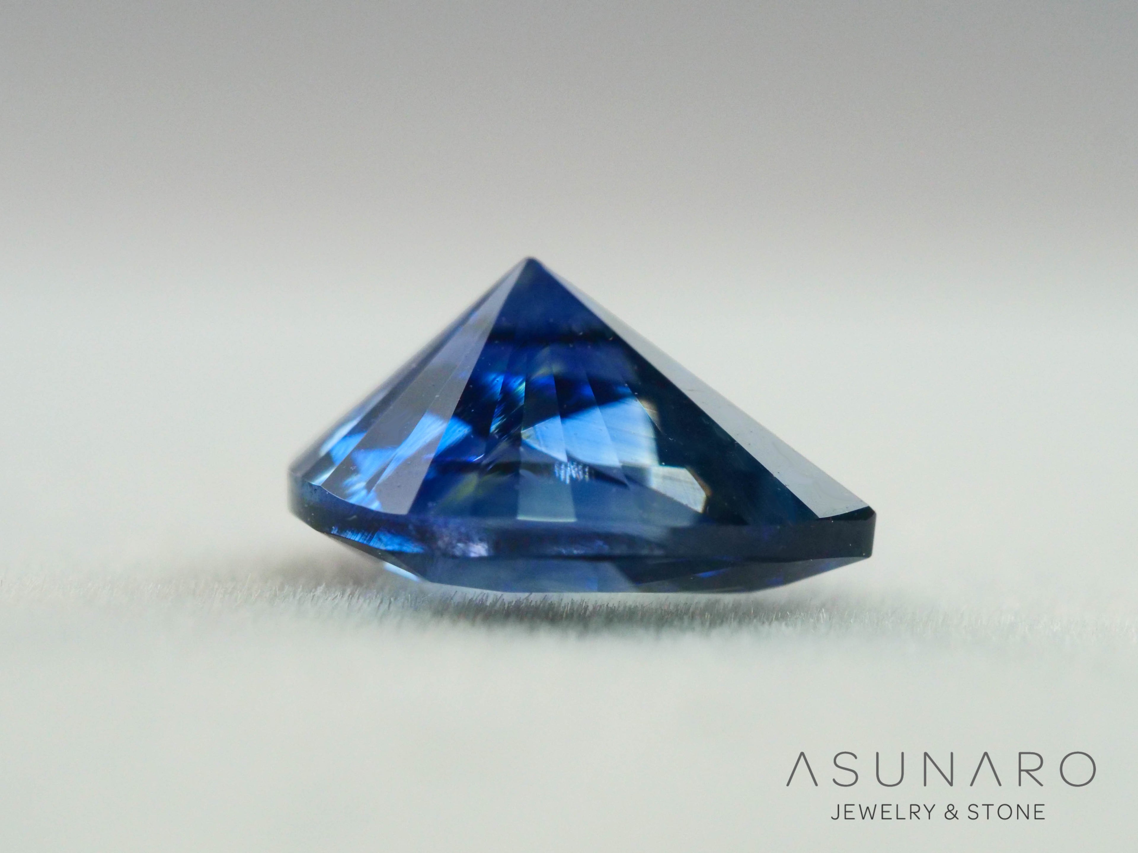 バイカラーサファイア　ロータスリリーカット（ペアシェイプ）　スリランカ産　1.15ct【260323-3271】