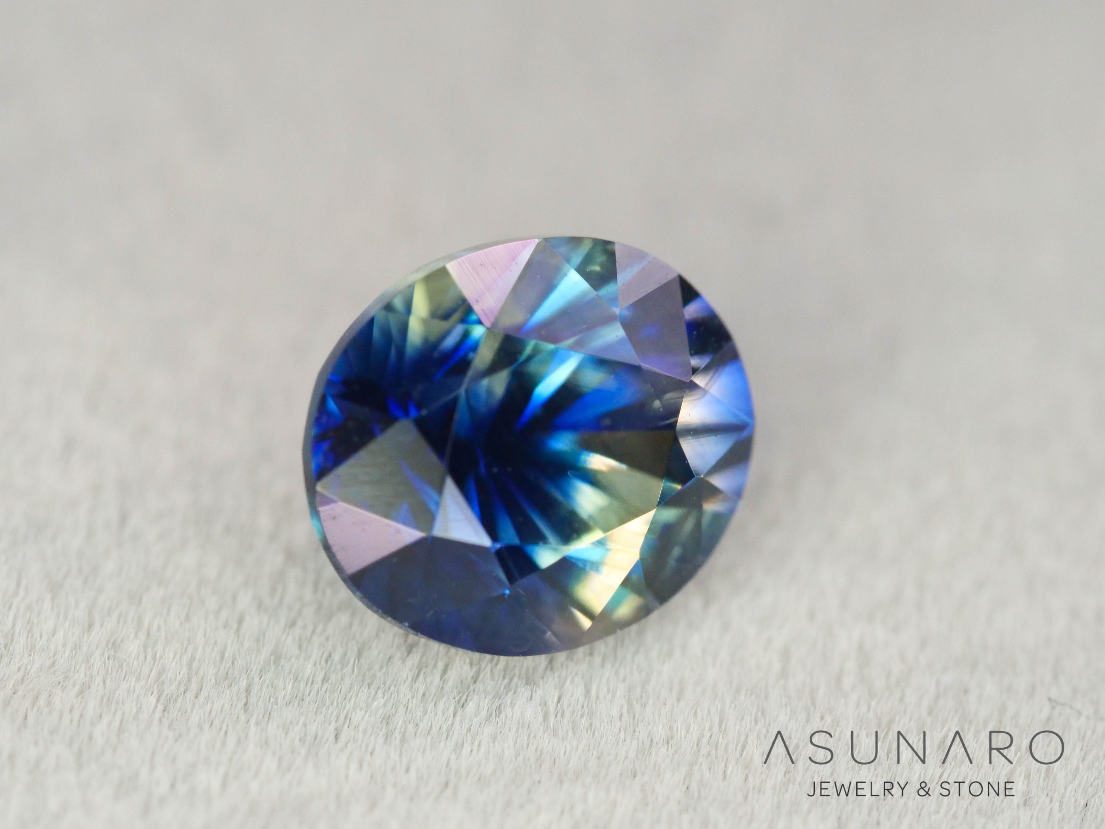 バイカラーサファイア　ロータスリリーカット（オーバル）　スリランカ産　1.71ct【260323-3273】