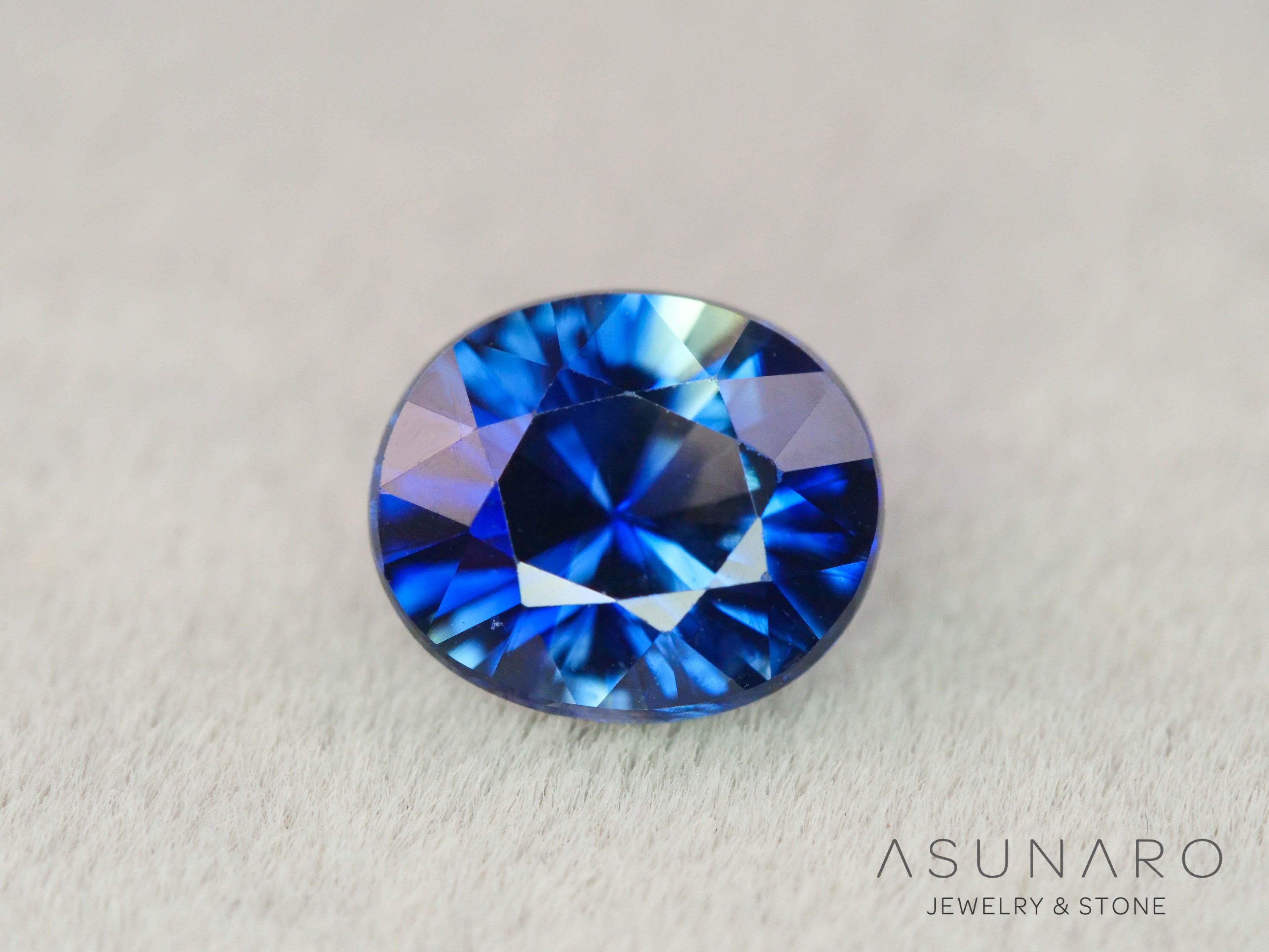 バイカラーサファイア　ロータスリリーカット（オーバル）　スリランカ産　0.92ct【260323-3274】