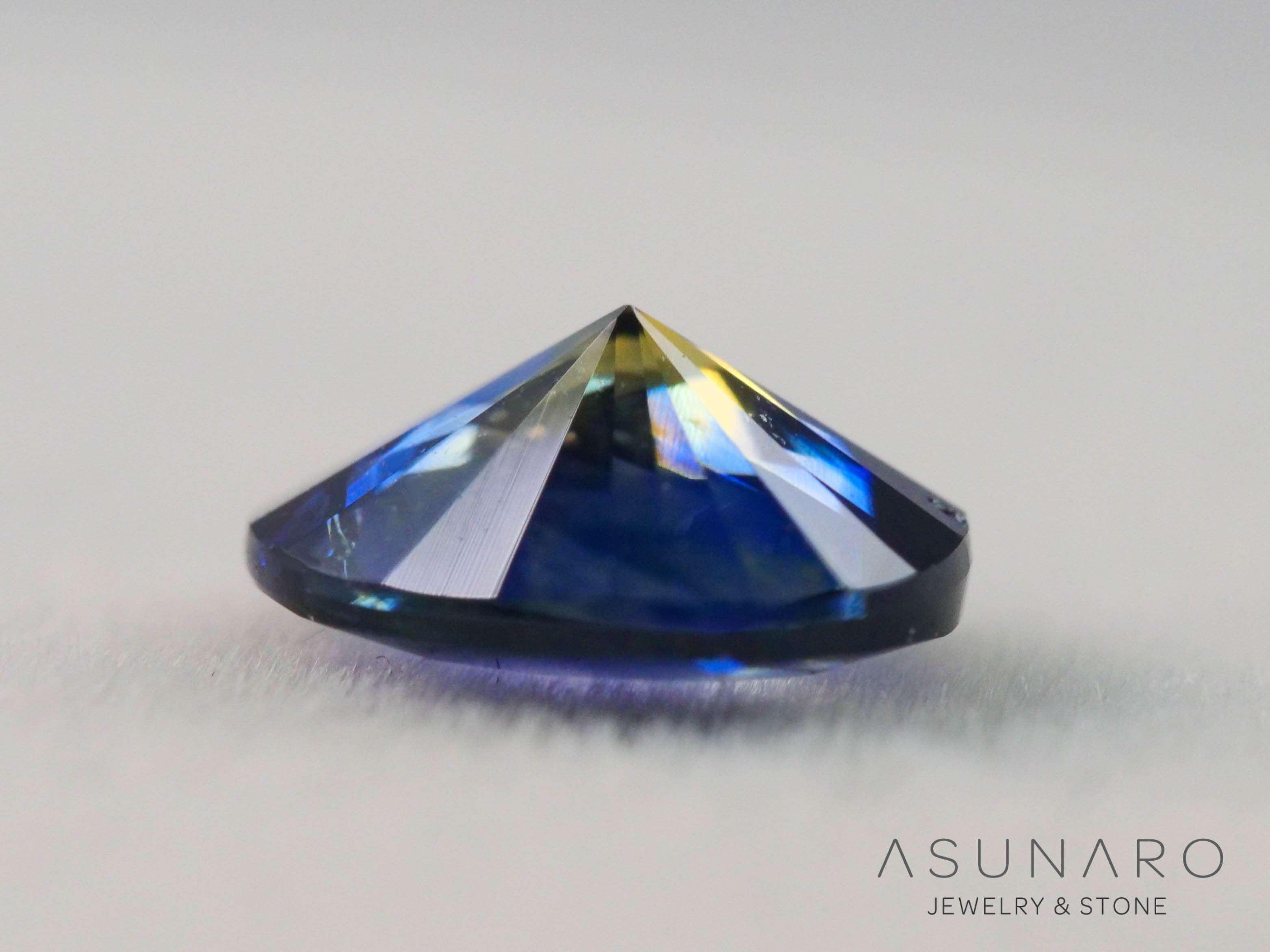 バイカラーサファイア　ロータスリリーカット（オーバル）　スリランカ産　0.67ct【260323-3275】