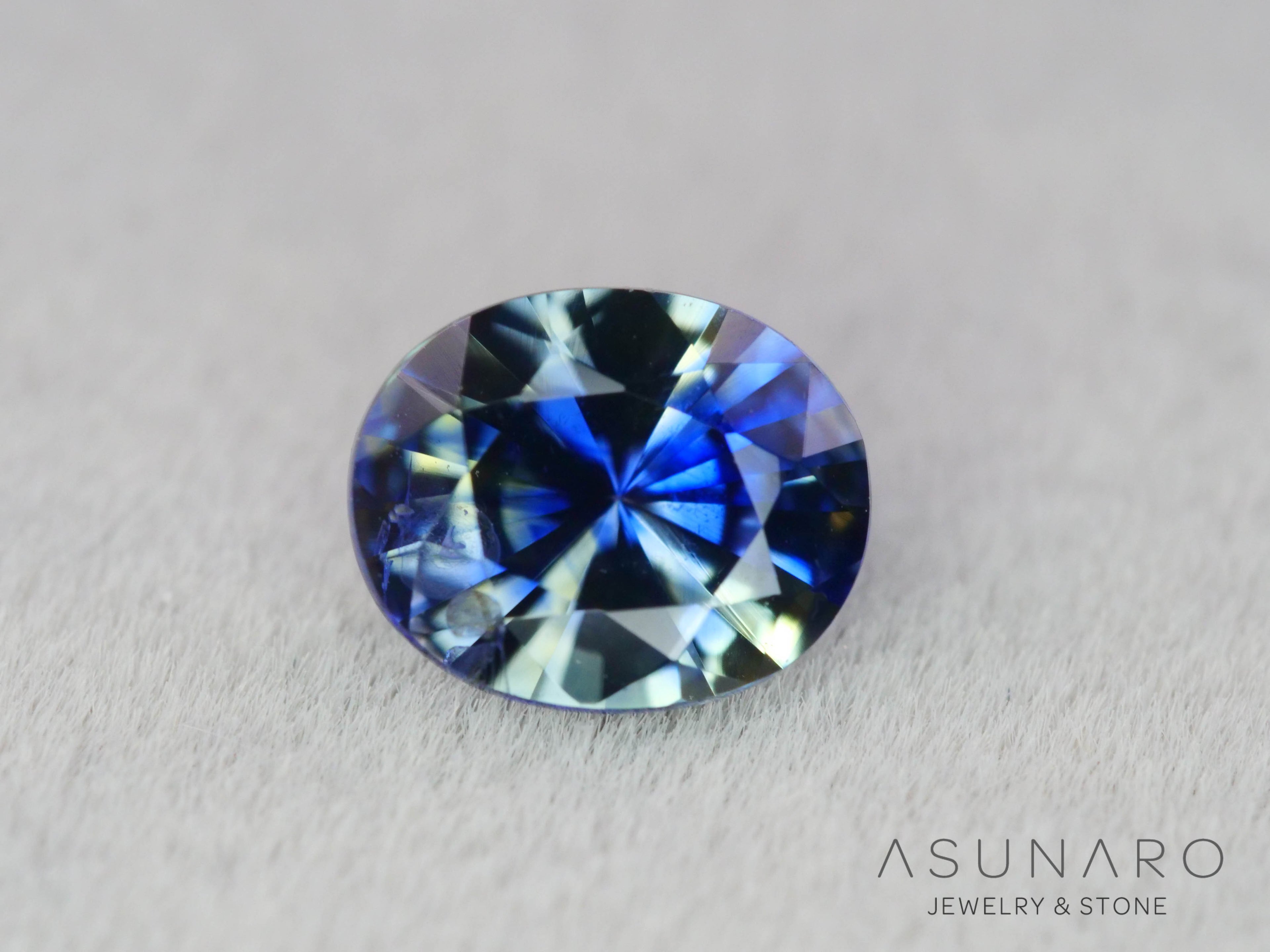 バイカラーサファイア　ロータスリリーカット（オーバル）　スリランカ産　0.64ct【260323-3276】