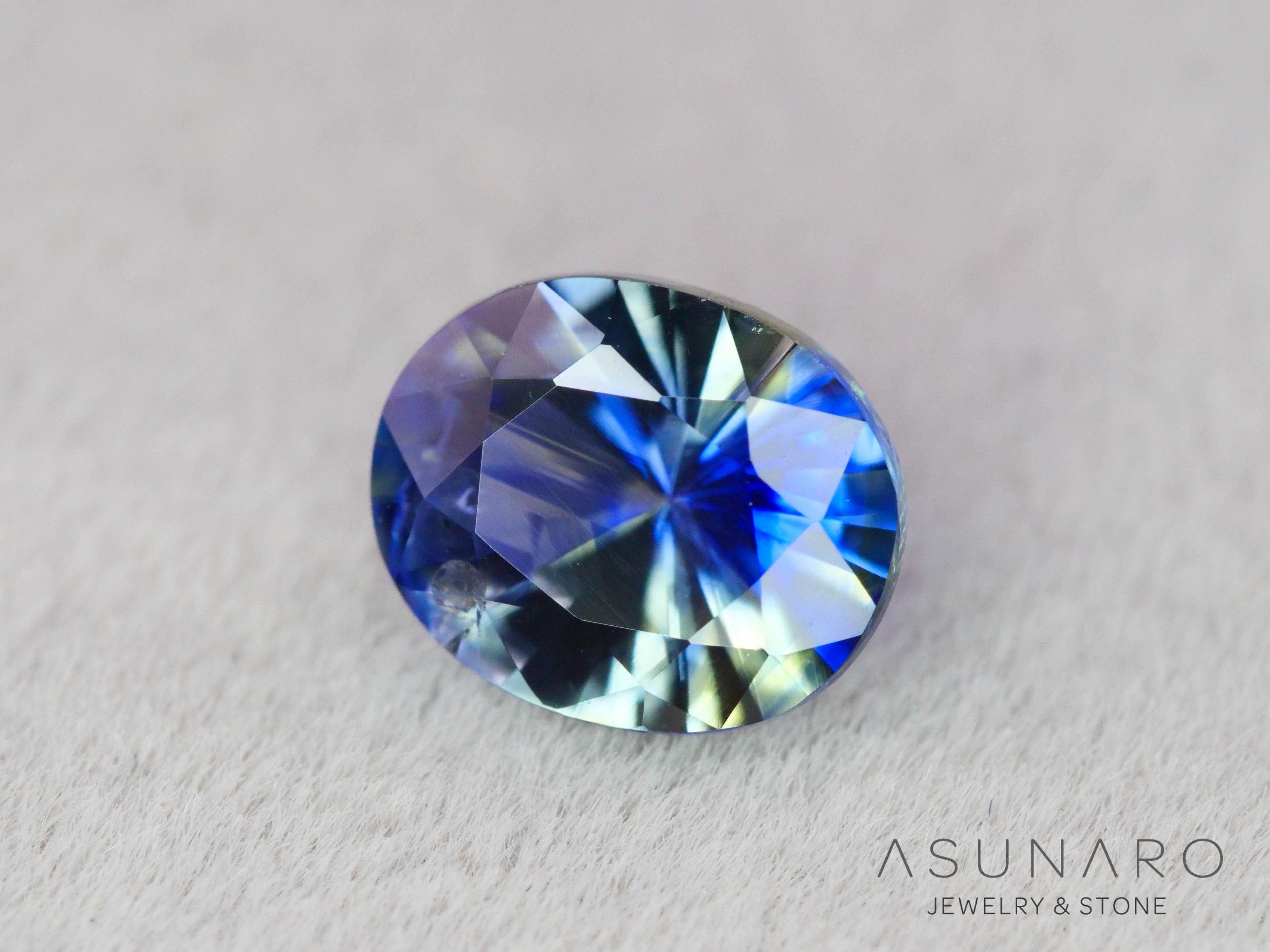 バイカラーサファイア　ロータスリリーカット（オーバル）　スリランカ産　0.64ct【260323-3276】