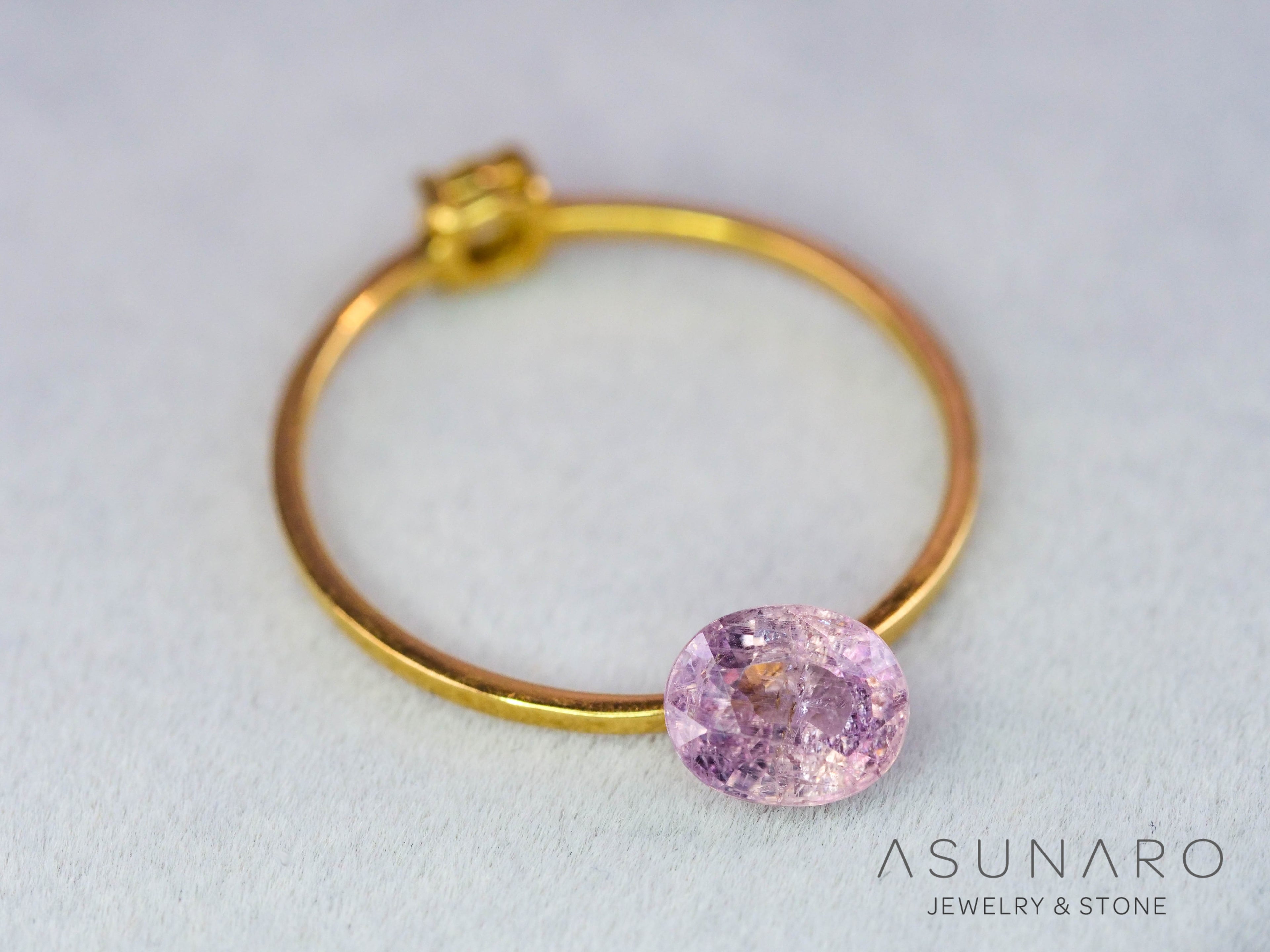 イリデッセンス入りサファイア 　オーバルカット　スリランカ産　0.89ct　【260319-3255】