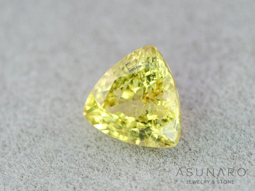 イリデッセンス入りサファイア 　トリリアントカット　スリランカ産　0.63ct　【260319-3260】