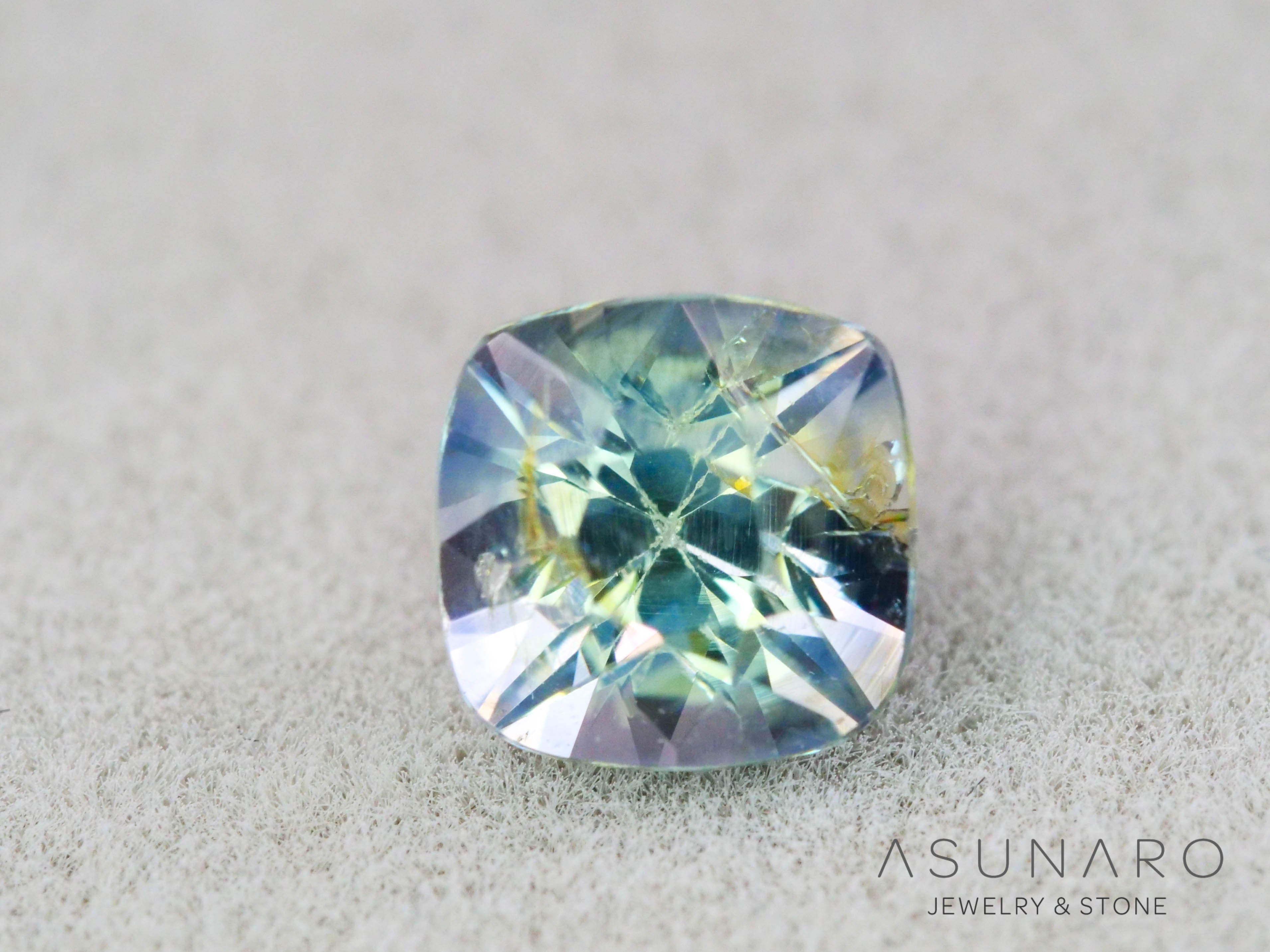 バイカラーサファイア 　クッションカット　スリランカ産　0.65ct　【260319-3262】