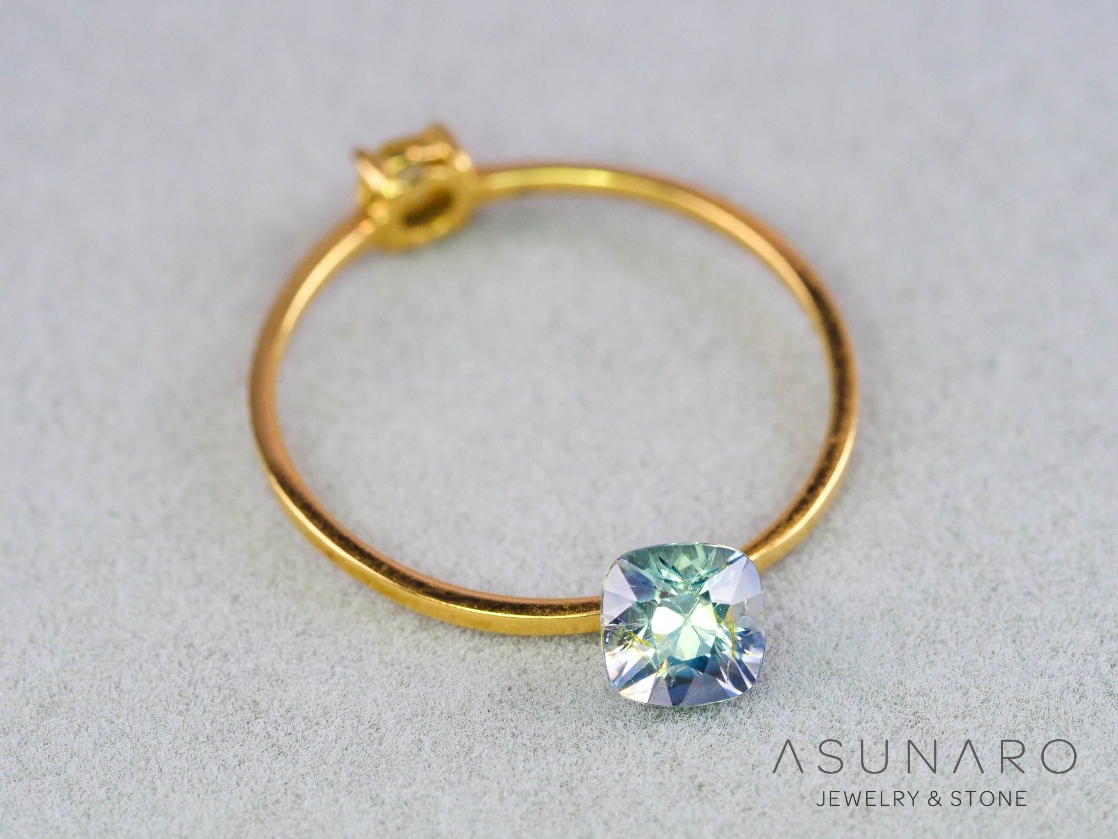 バイカラーサファイア 　クッションカット　スリランカ産　0.65ct　【260319-3262】
